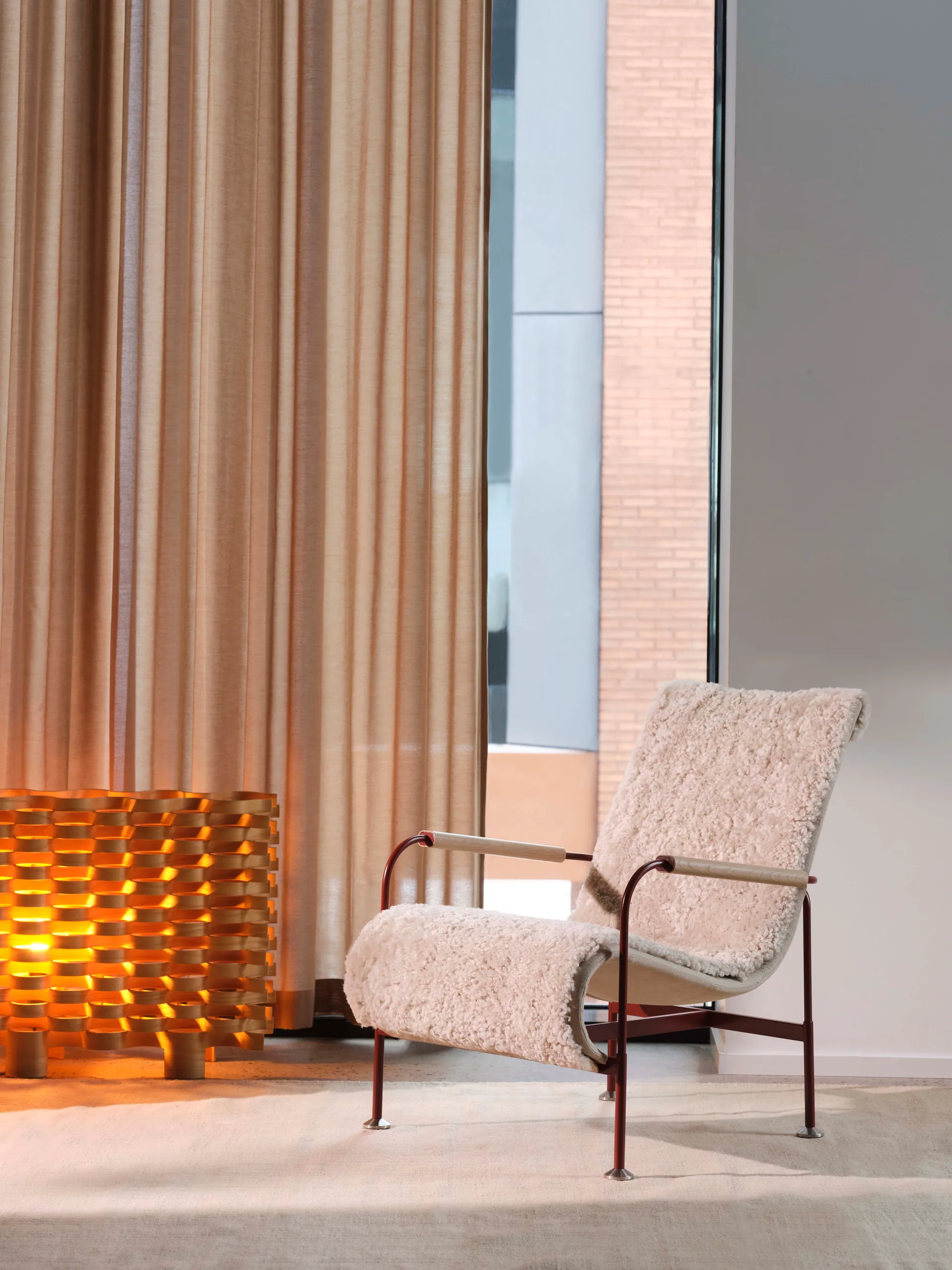 Fauteuil Serpentine, Peau de mouton Moonlight-chrome Swedese