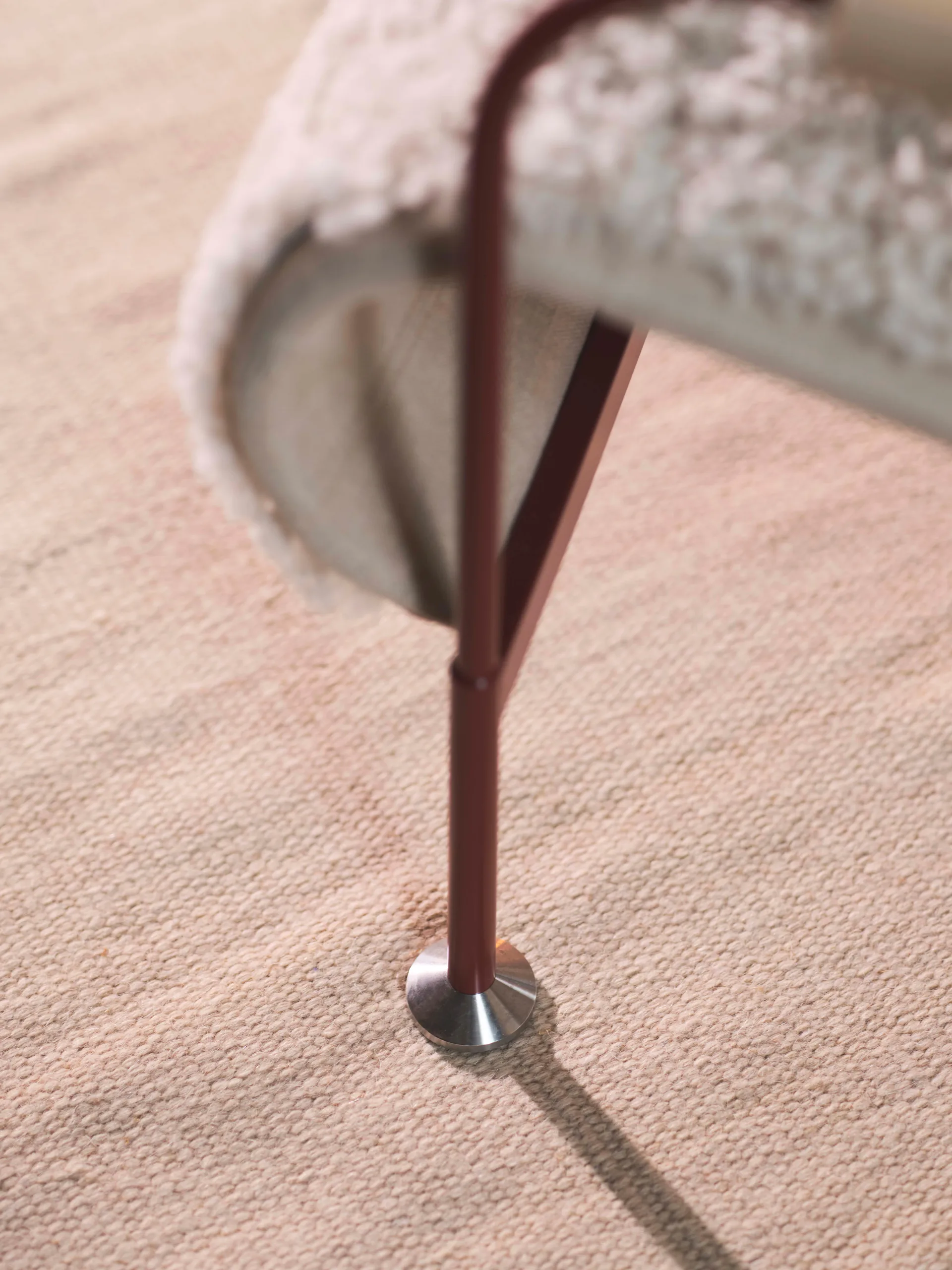 Fauteuil Serpentine, Peau de mouton Moonlight-rouge Swedese