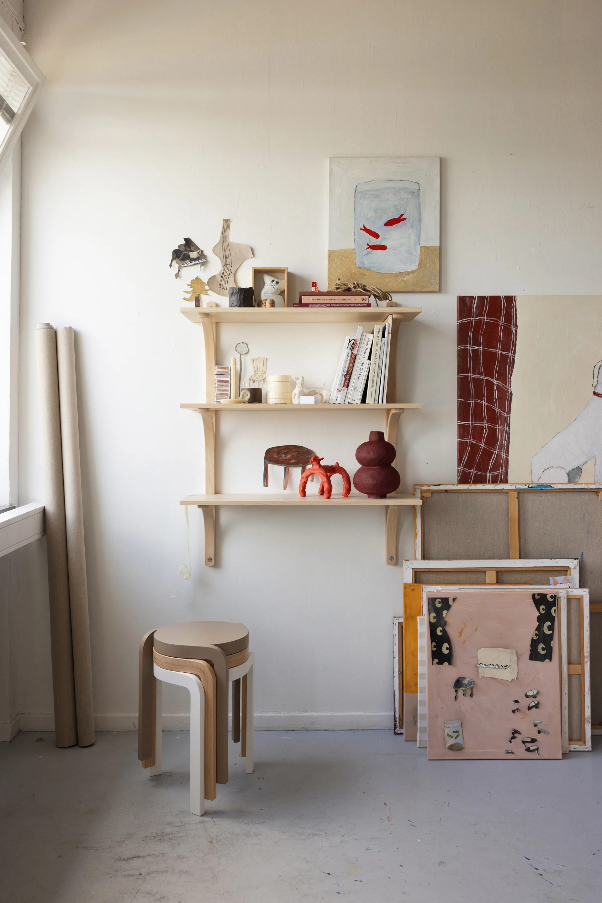 Levi étagère, Frêne laqué-laiton, 2 étagères, 90 cm Swedese