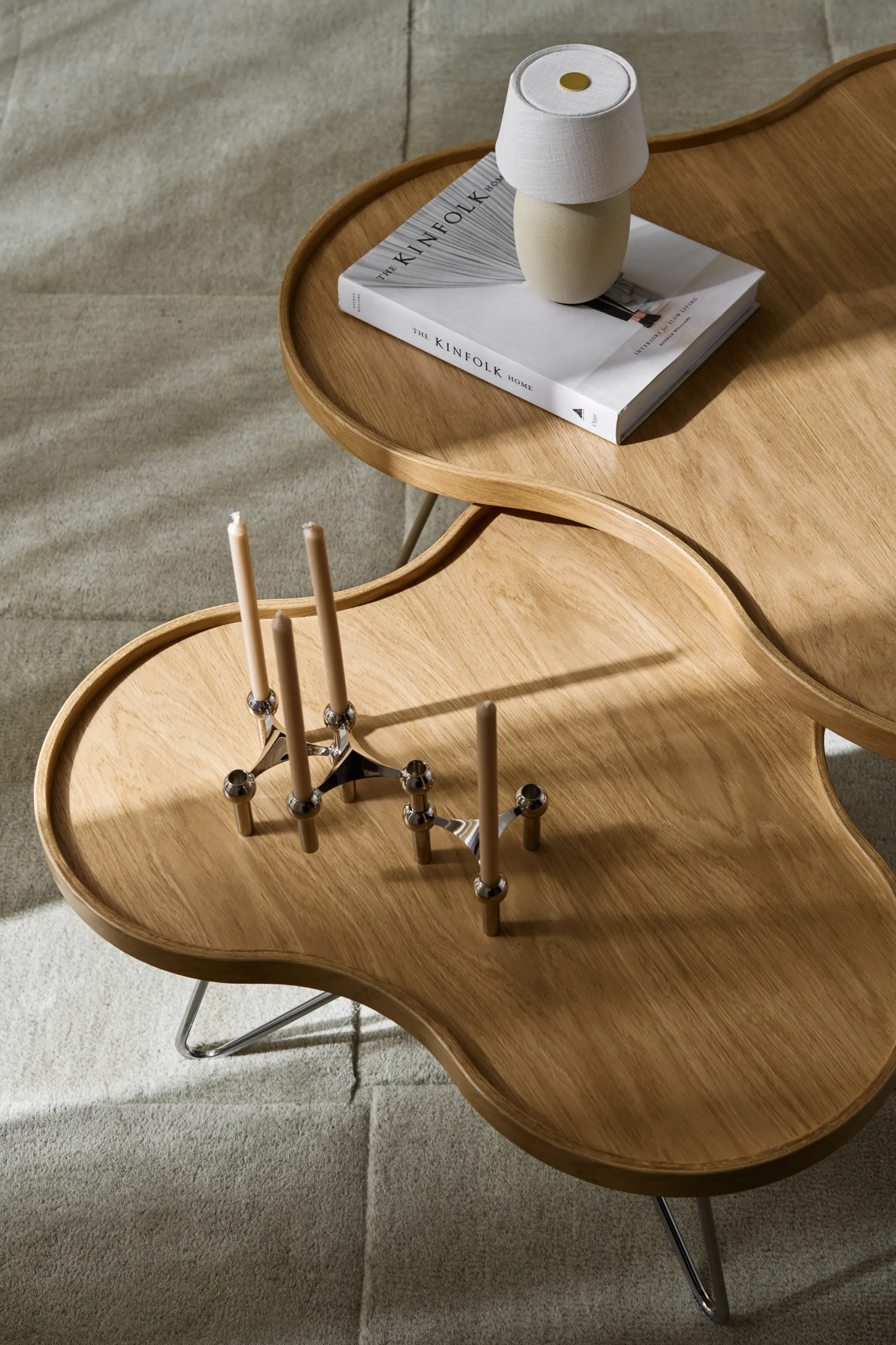 Table Flower mono 84x90 cm, H45 Chêne laqué-nutmeg RAL1019 Swedese