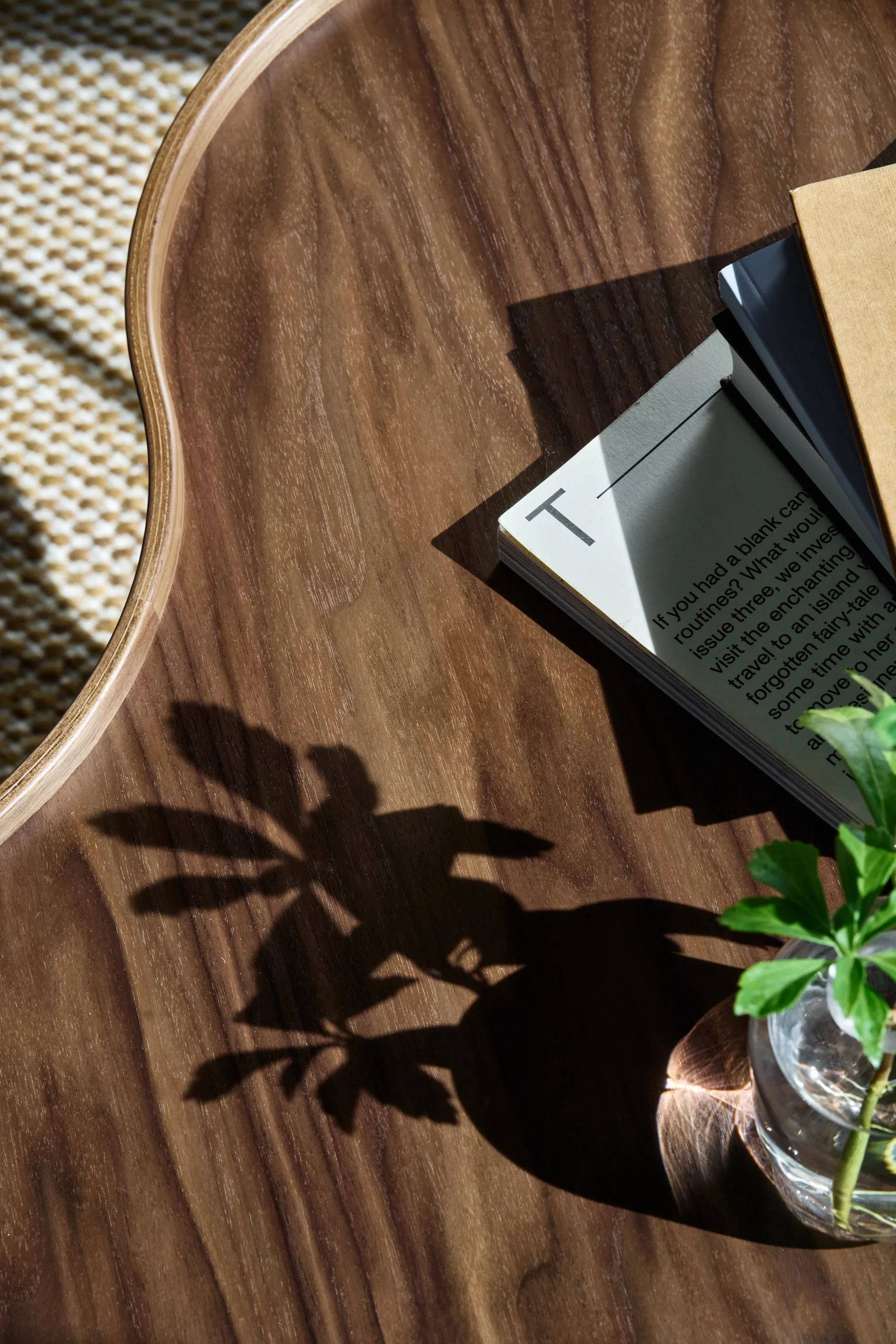 Table Flower Mono édition spéciale 107x114 cm, H39 cm noyer laqué acier chromé Swedese