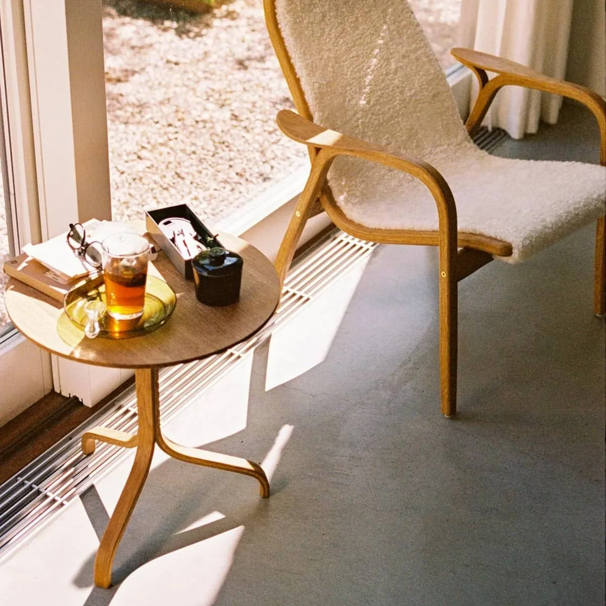 Table Lamino Ø46x49 cm, Chêne huilé Swedese