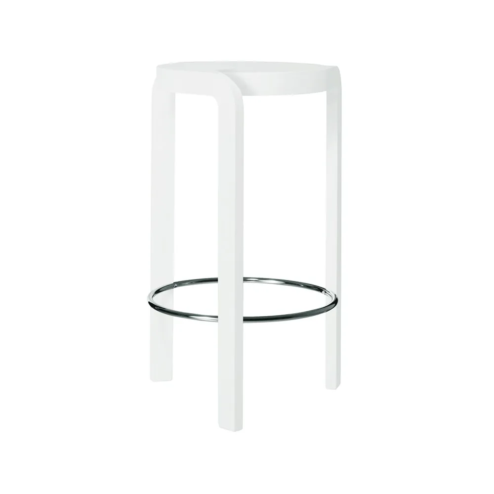 Tabouret de bar Spin, frêne vernis blanc, repose-pieds en chrome
 Swedese