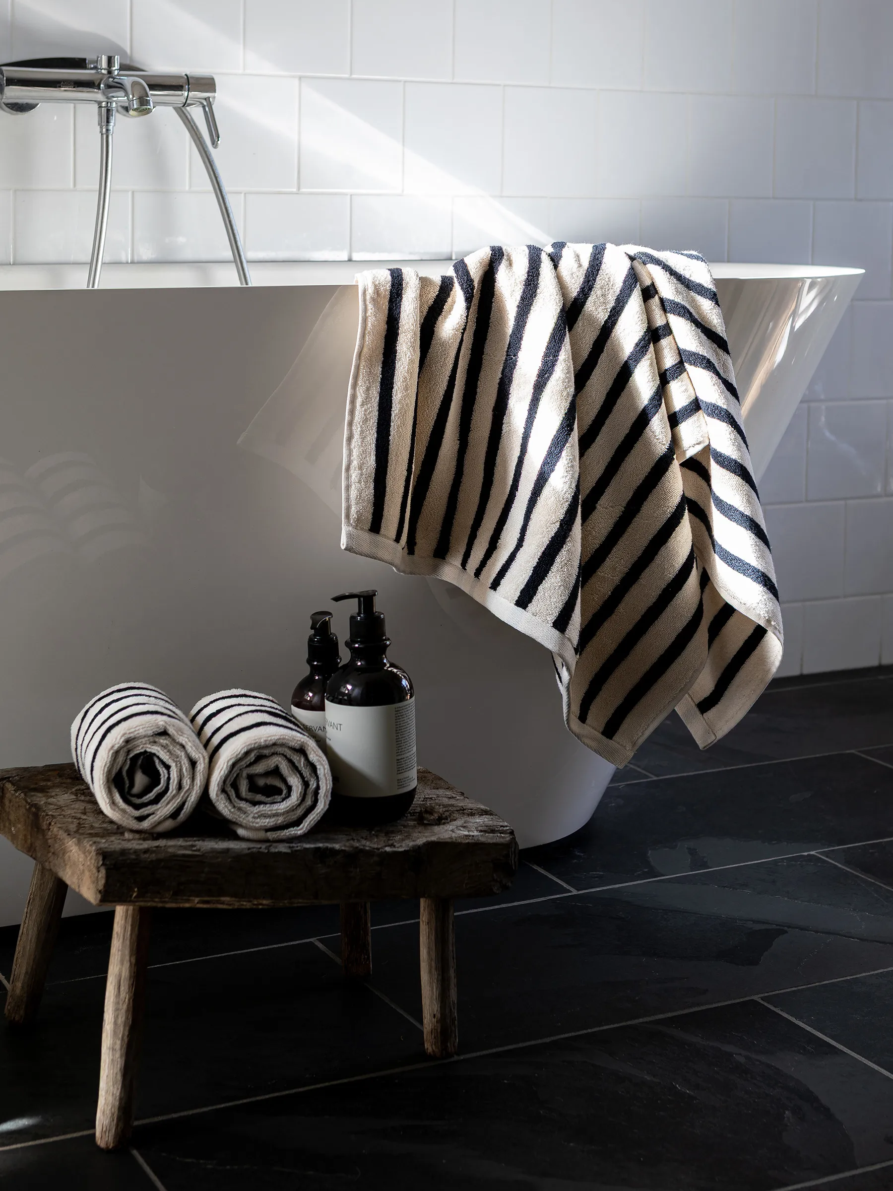 Serviette de bain Bonnie 70x140 cm, Noir Tell Me More