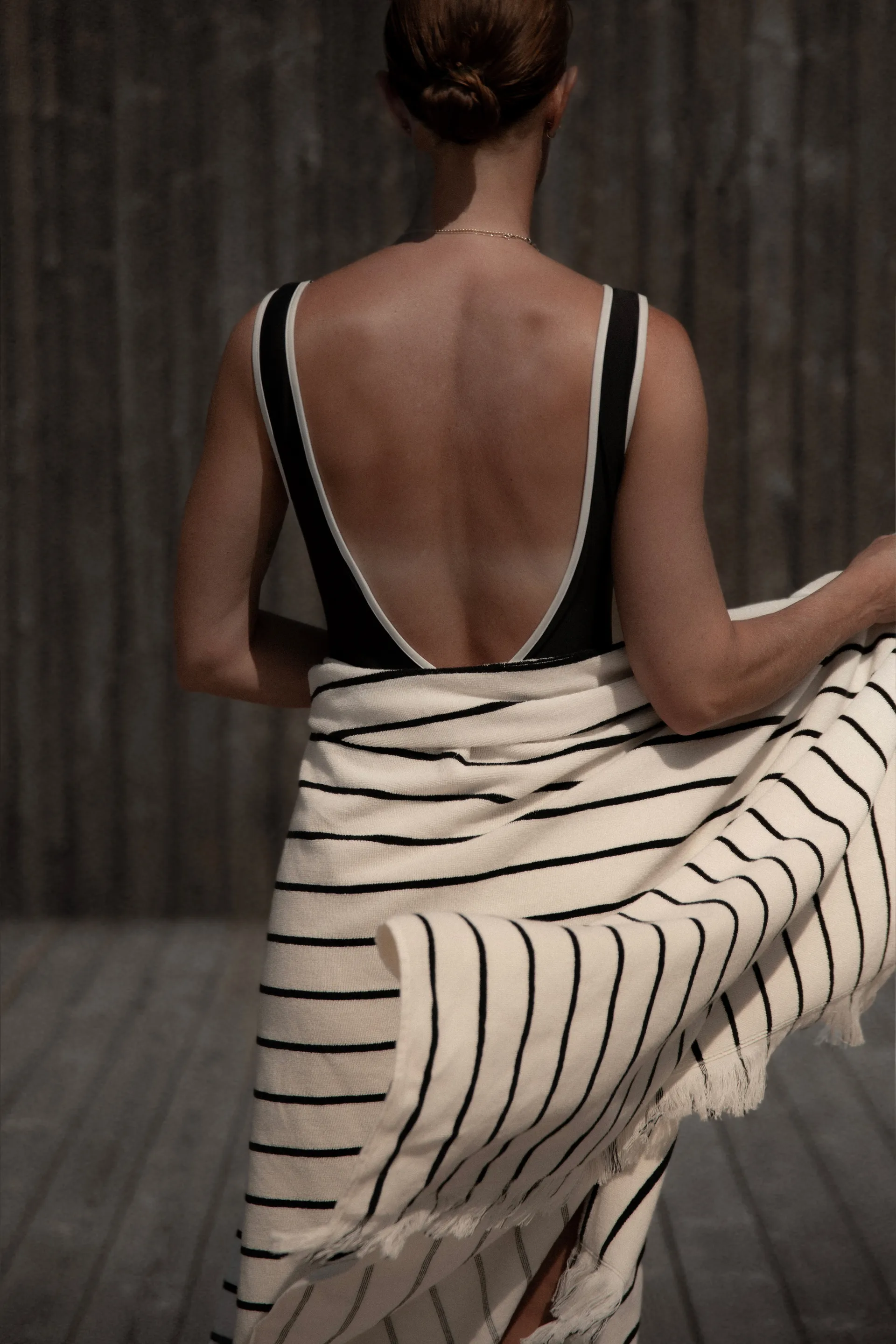 Serviette de bain Juno 100x180 cm, Noir Tell Me More