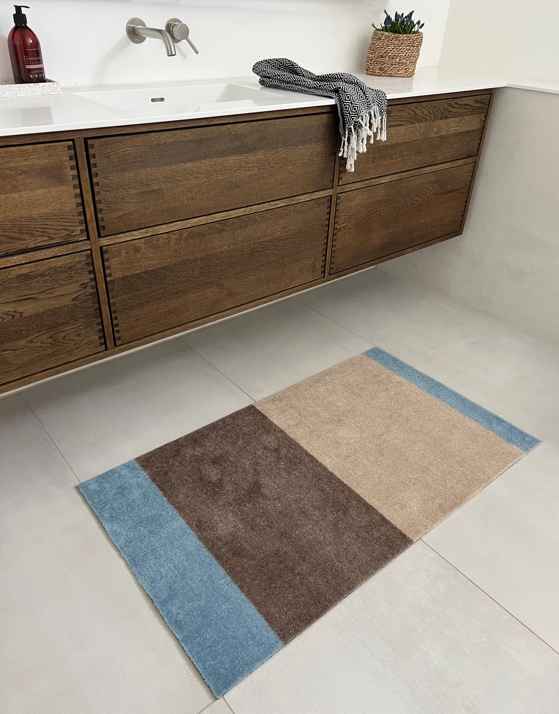 Stripes by tica tapis de couloir horizontal, Ivory-sand-blue, 67x120 cm tica copenhagen