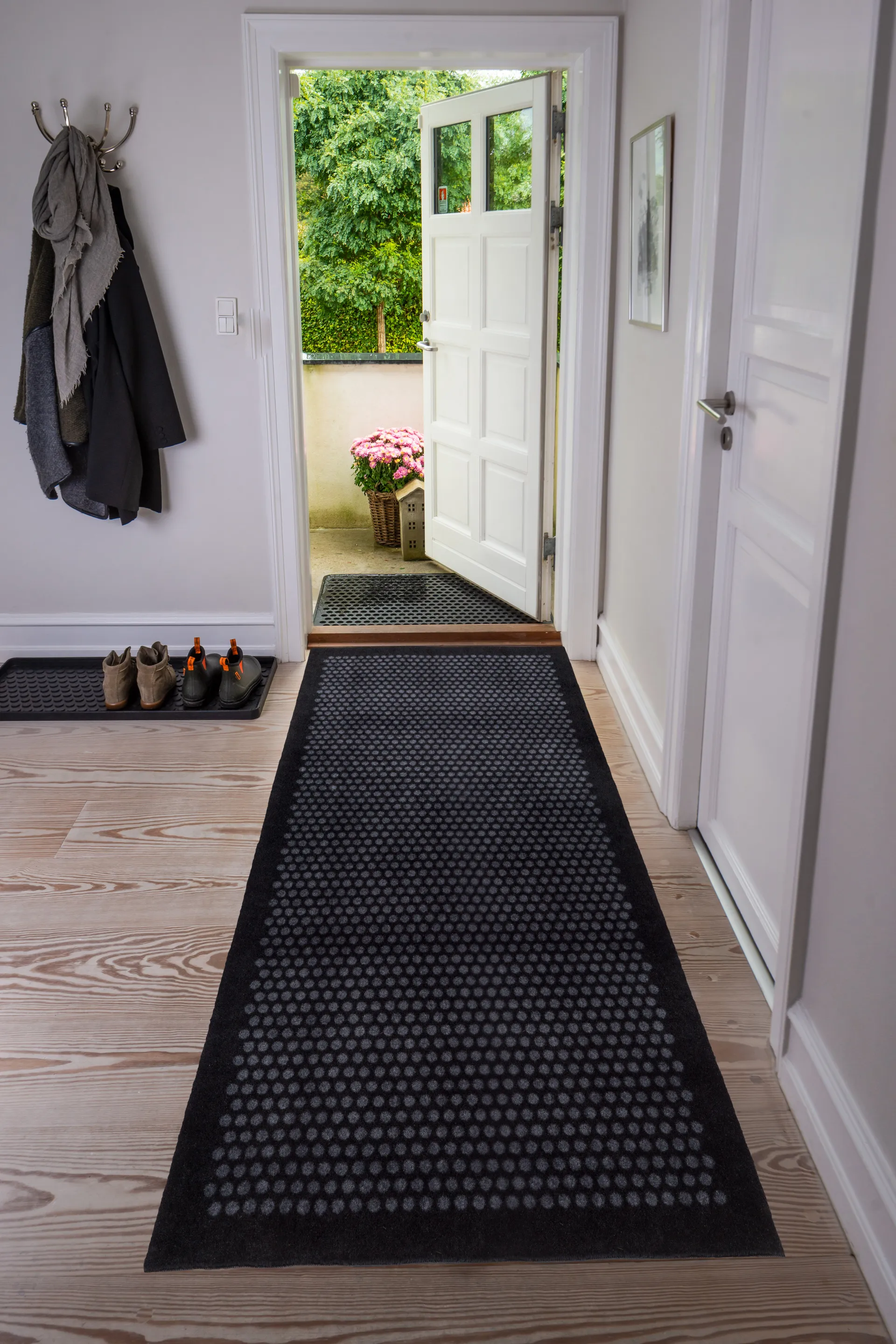 Tapis de couloir Dots, Black, 90x200 cm tica copenhagen