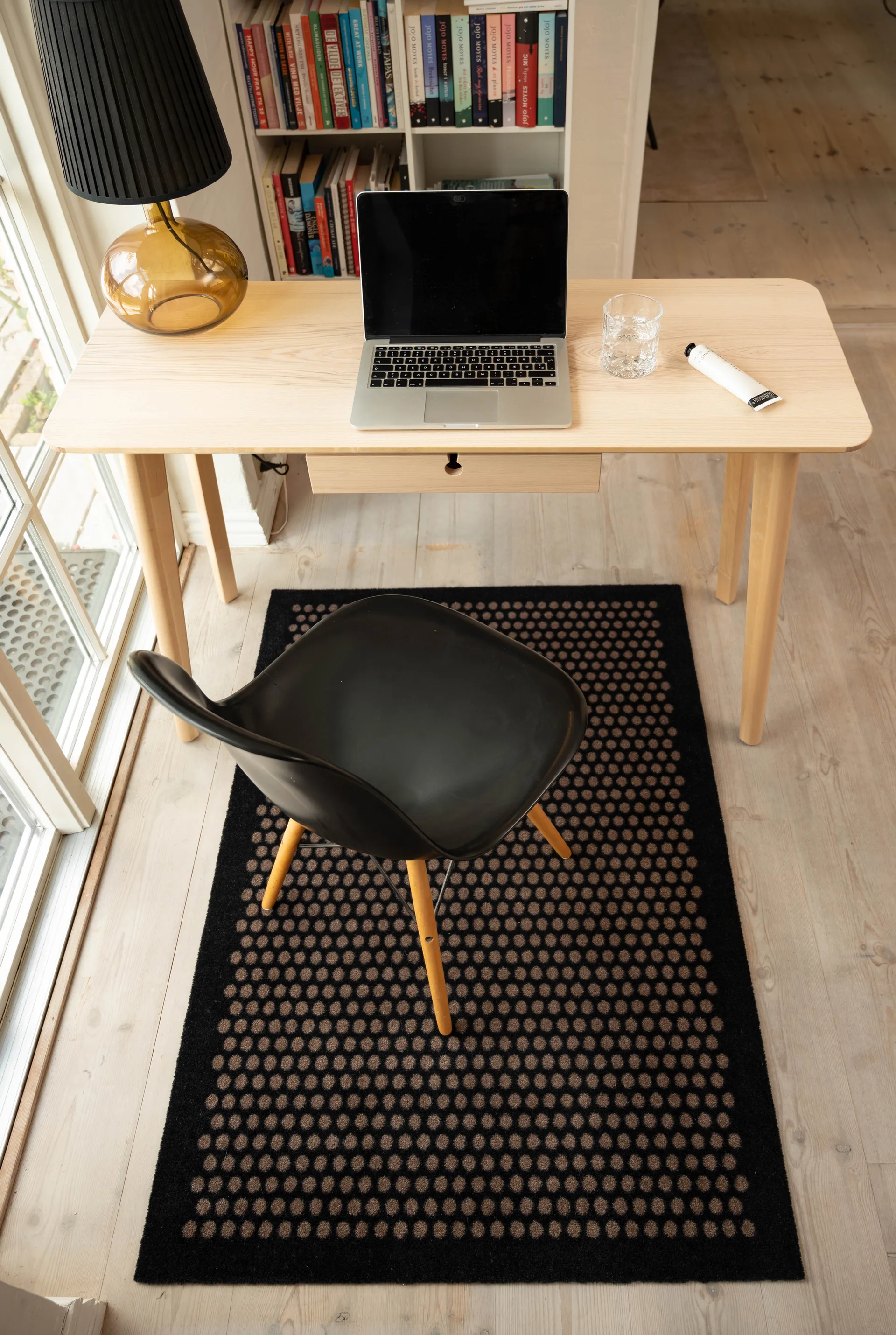 Tapis de couloir Dots, Black-sand, 90x130 cm tica copenhagen