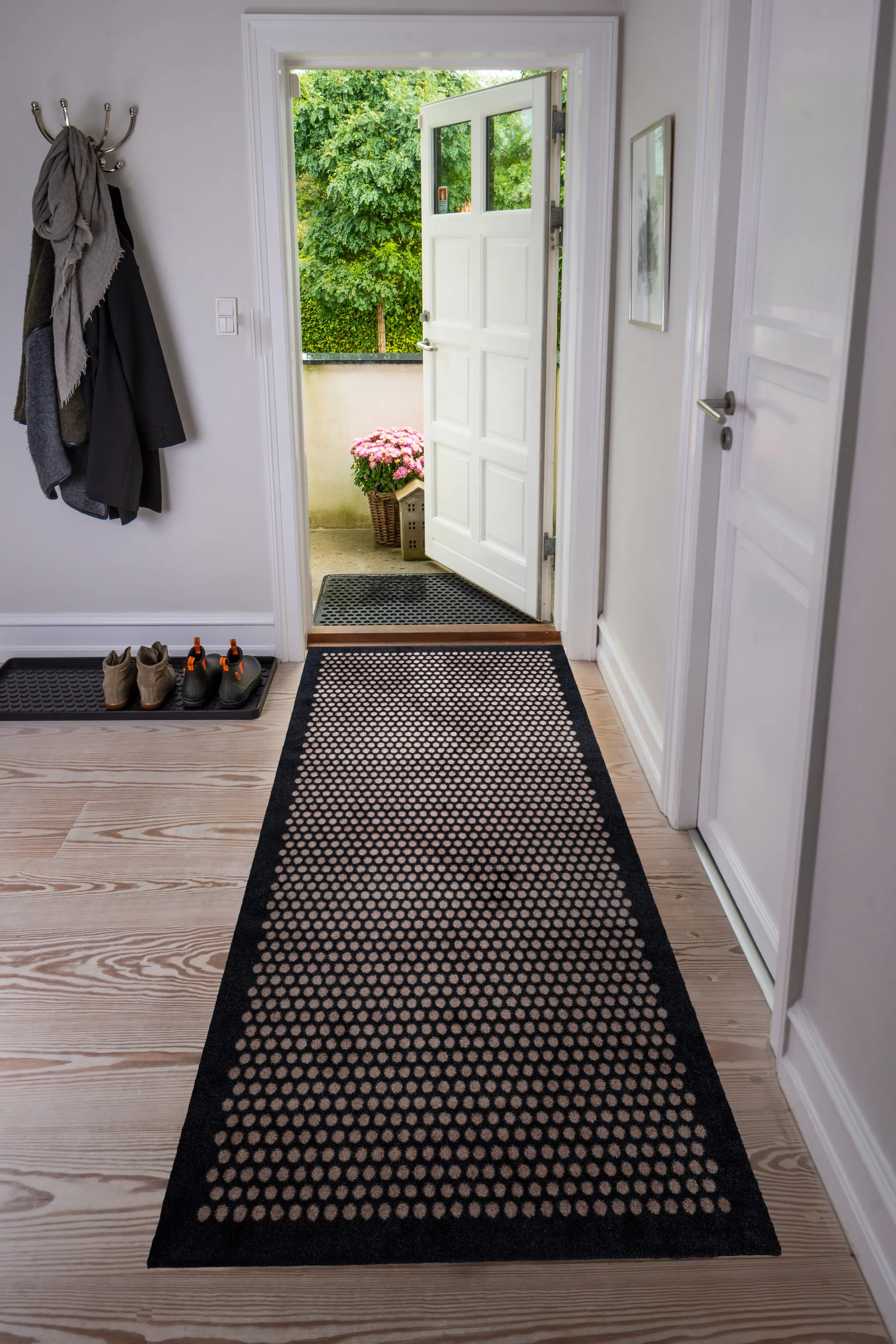 Tapis de couloir Dots, Black-sand, 90x200 cm tica copenhagen