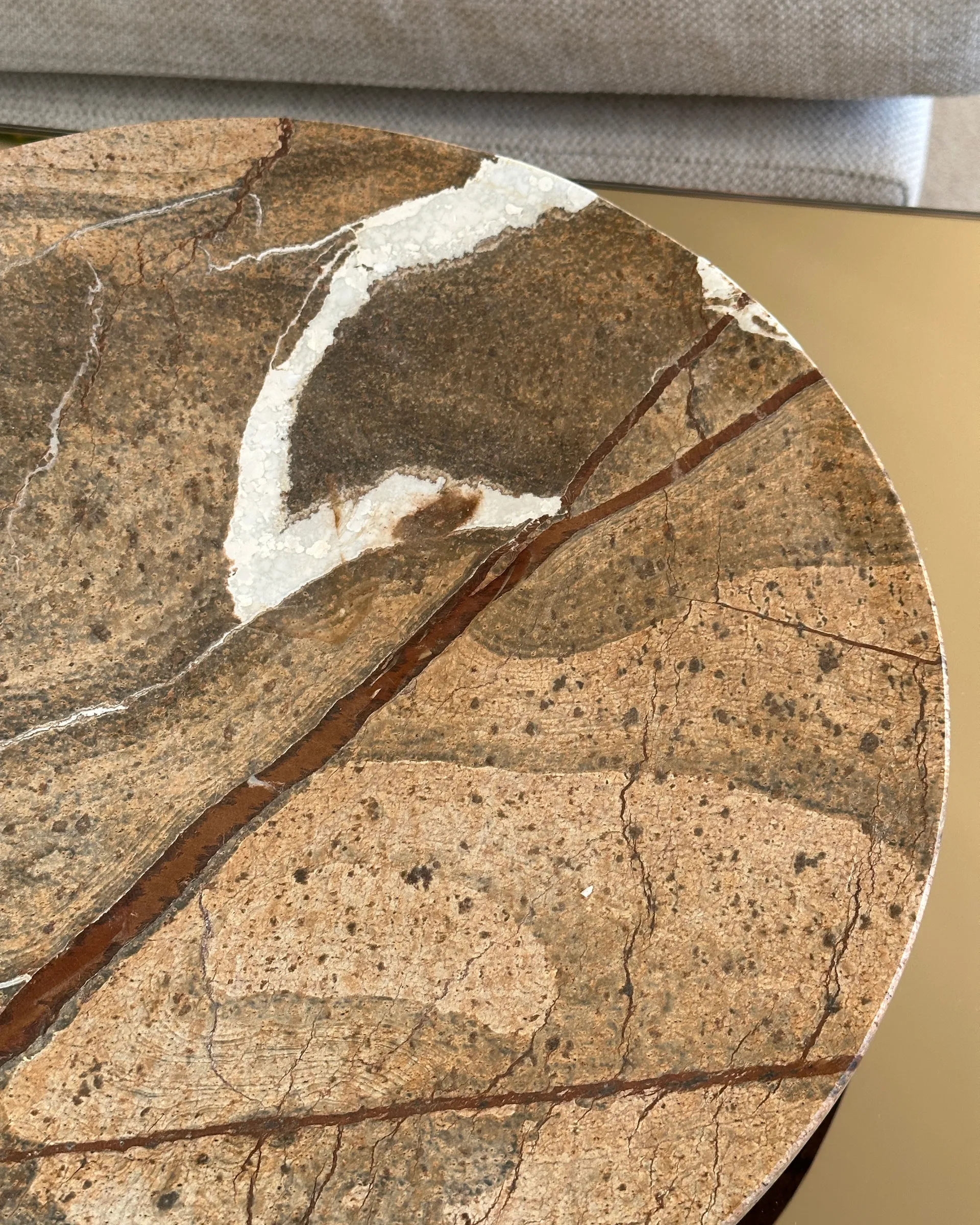 Plateau Falker, Red stone Tinted