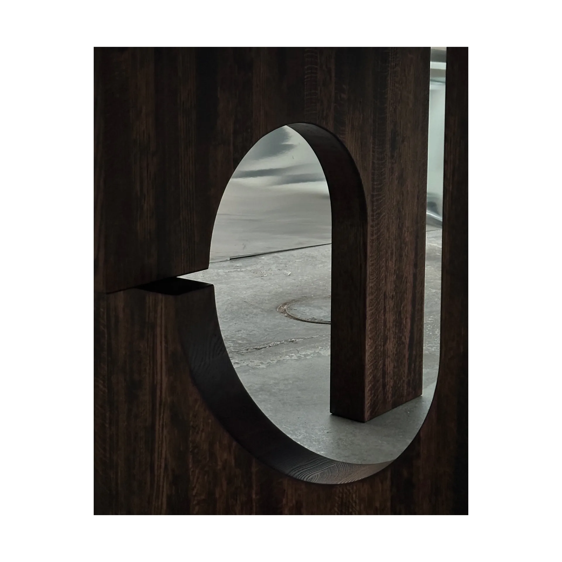 Table à manger Sanders Ø160 cm, Dark stained oak Tinted