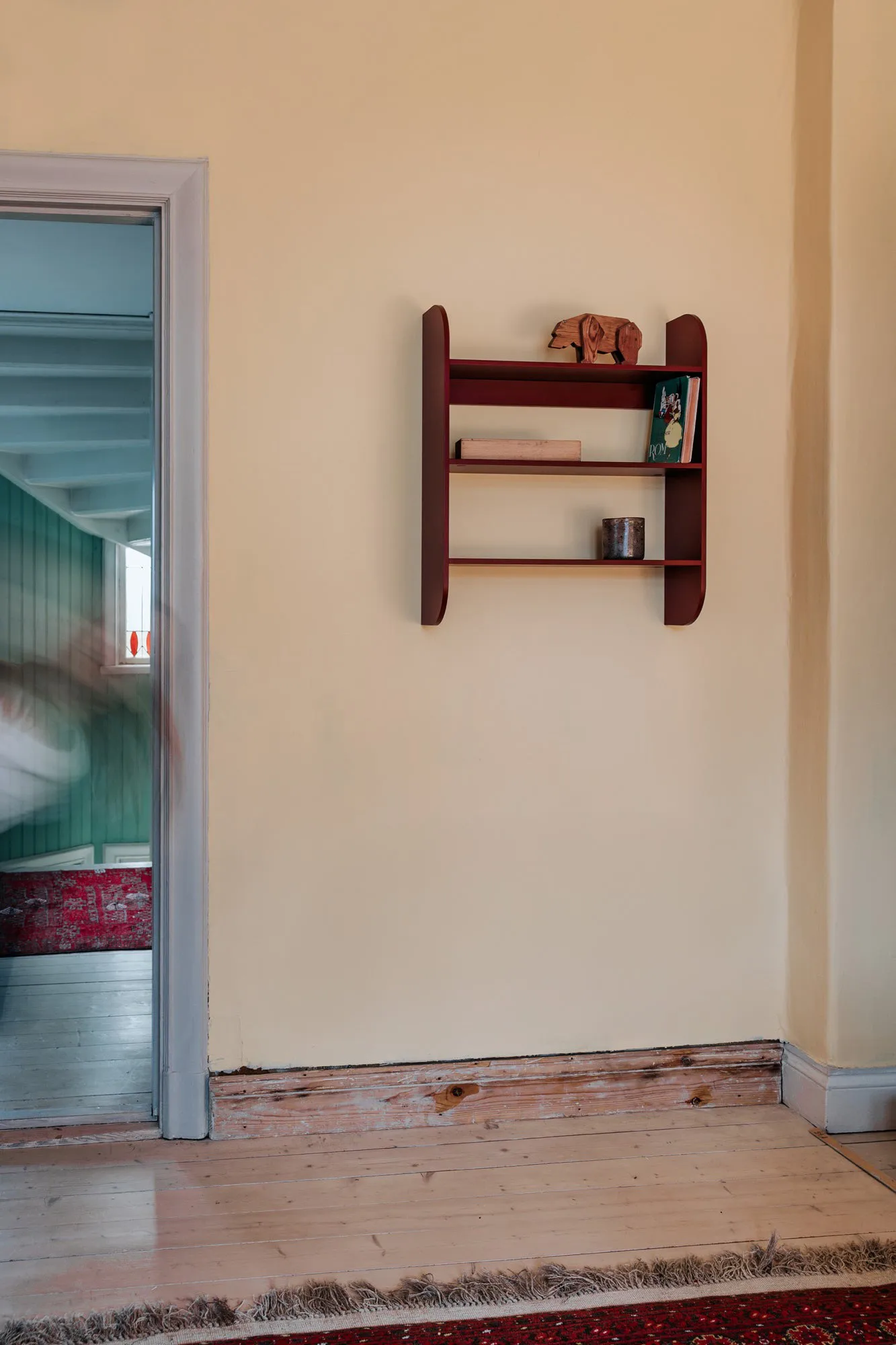 Etagère murale Strapats 62x73,6 cm, Burgundy TÔNN furniture