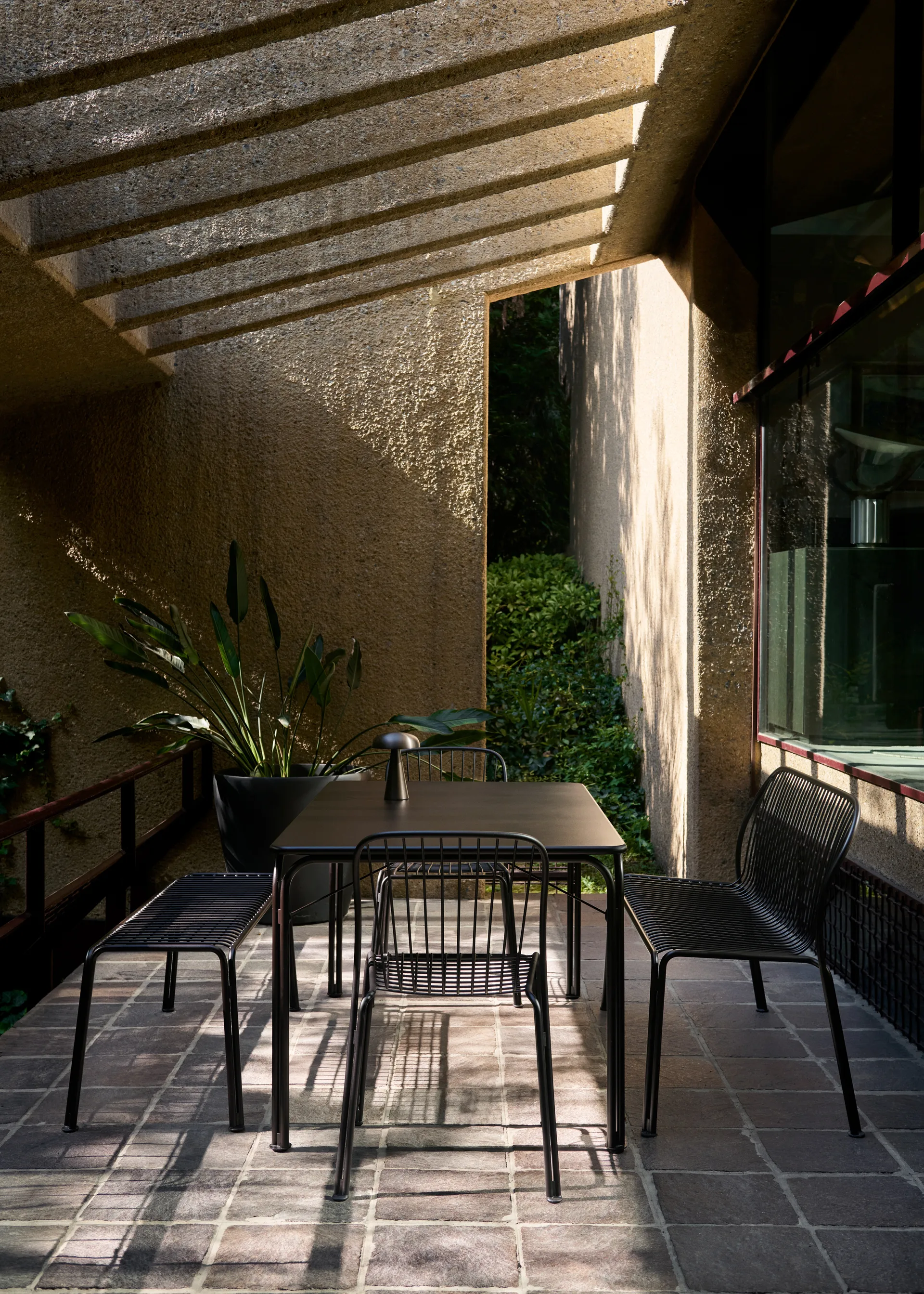 Banc Thorvald SC111, Warm black, 129 cm &Tradition