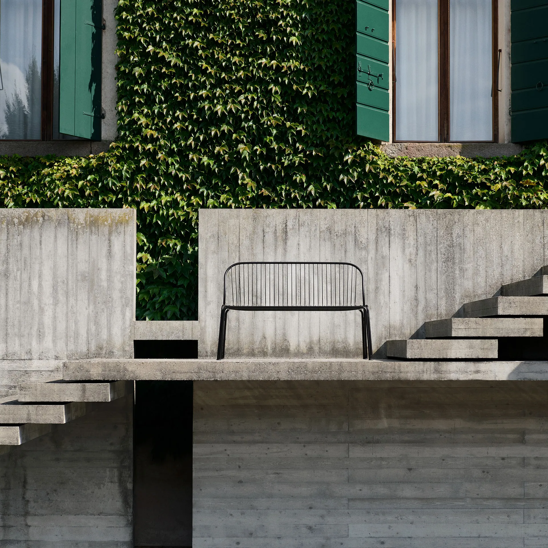 Banc Thorvald SC111, Warm black, 129 cm &Tradition