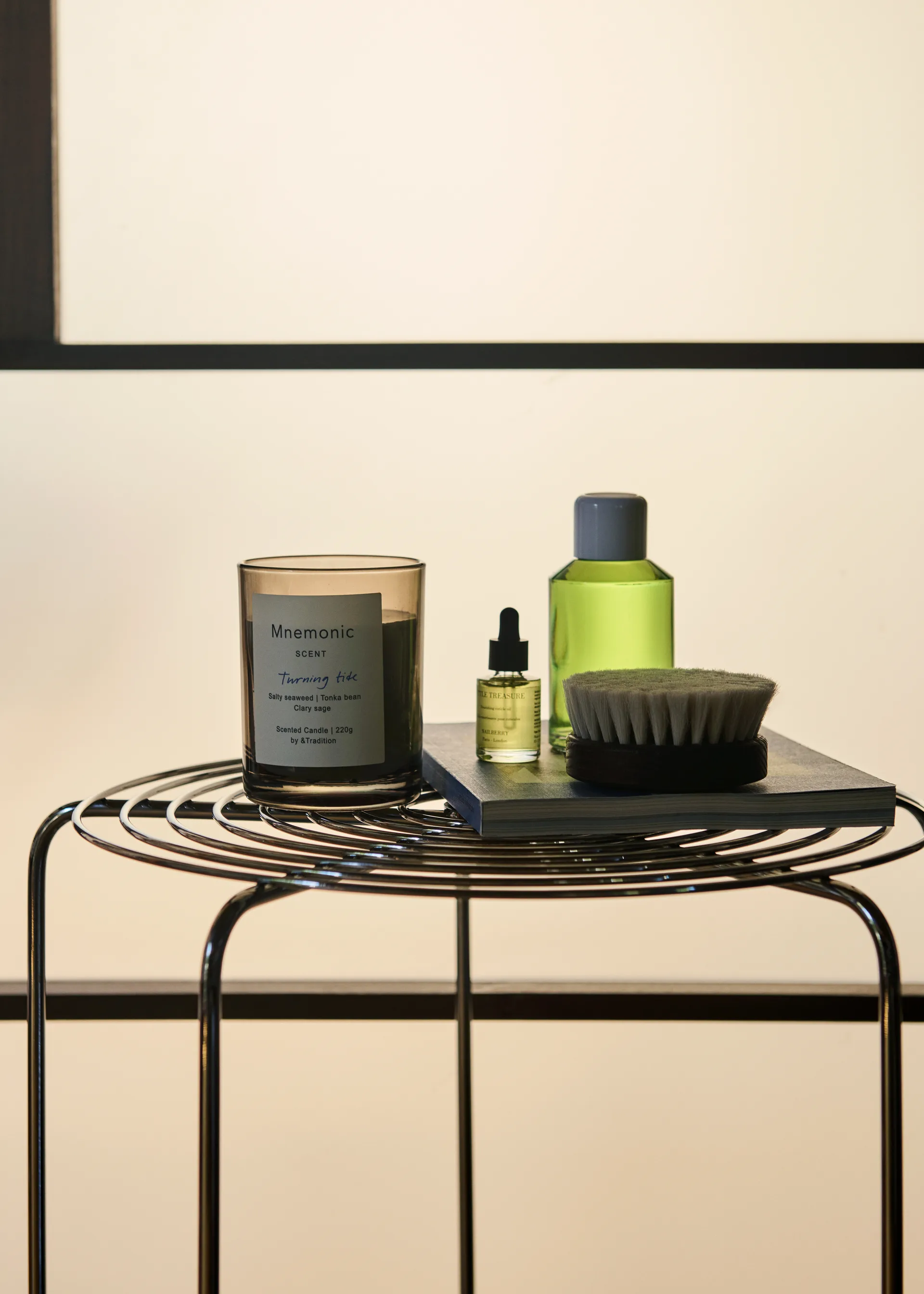 Bougie parfumée Mnemonic MNC5, Turning tide &Tradition