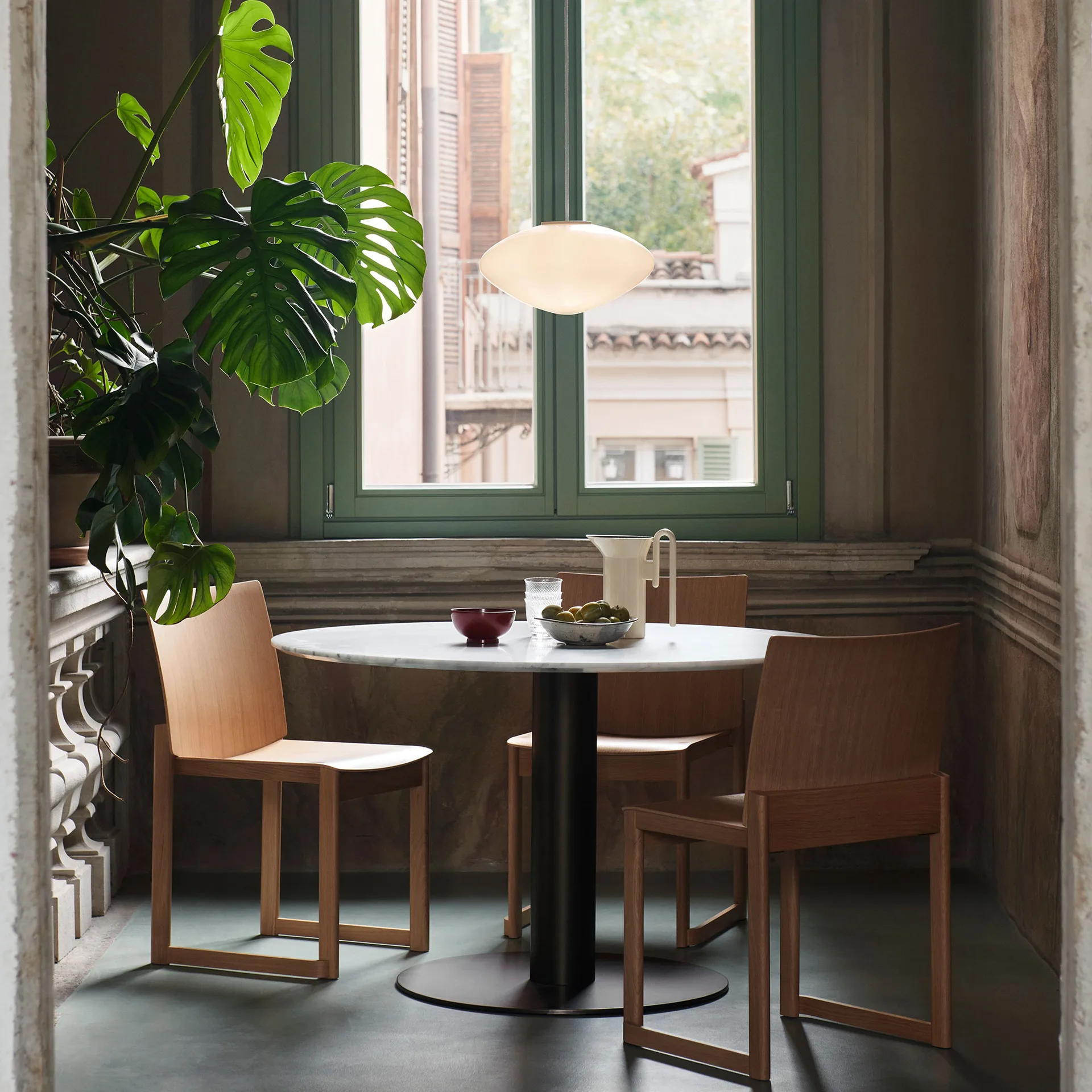 Chaise Allwood AV35, Chêne &Tradition