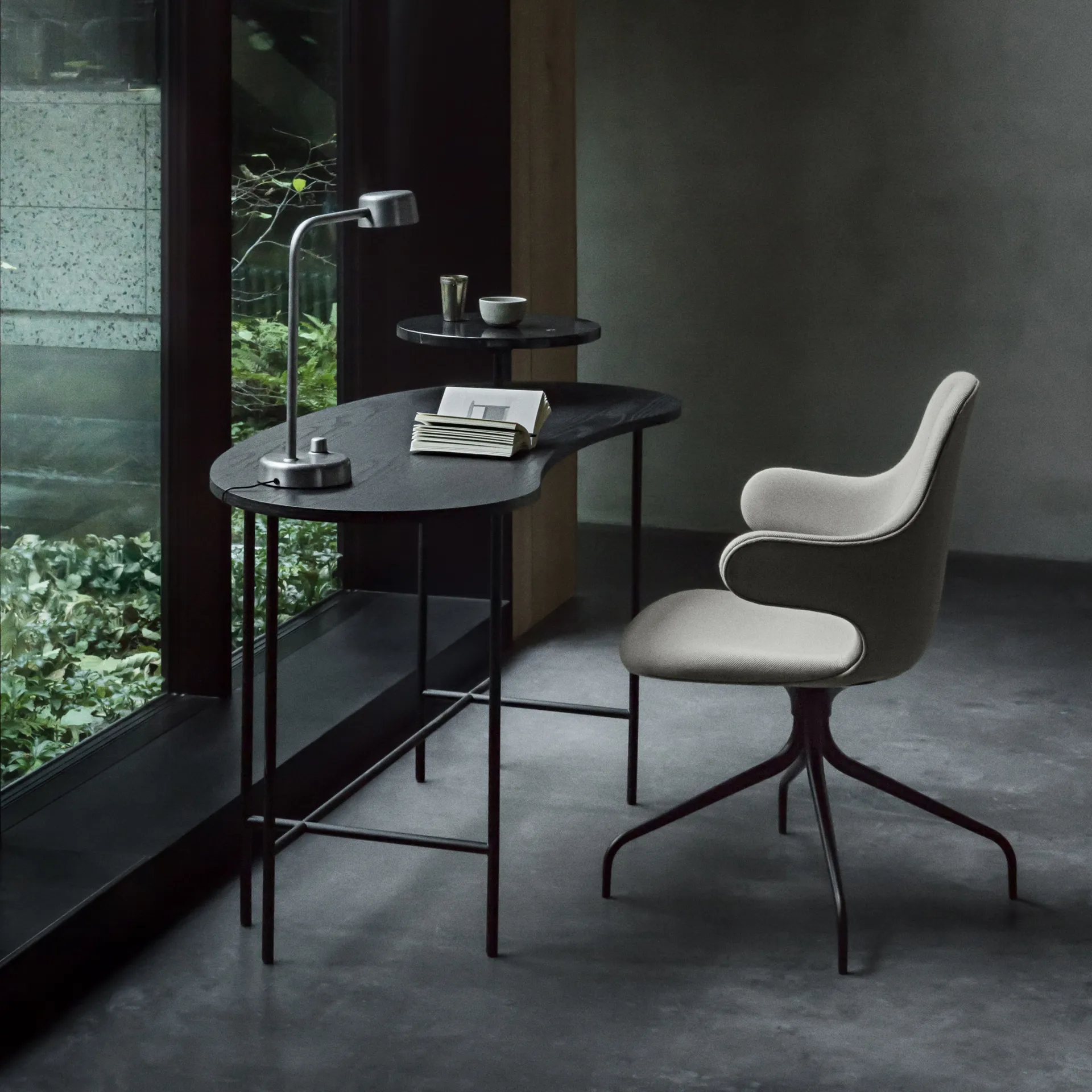 Chaise de bureau Catch JH2, Tissu remix 242 beige/grey, structure tournante black &Tradition