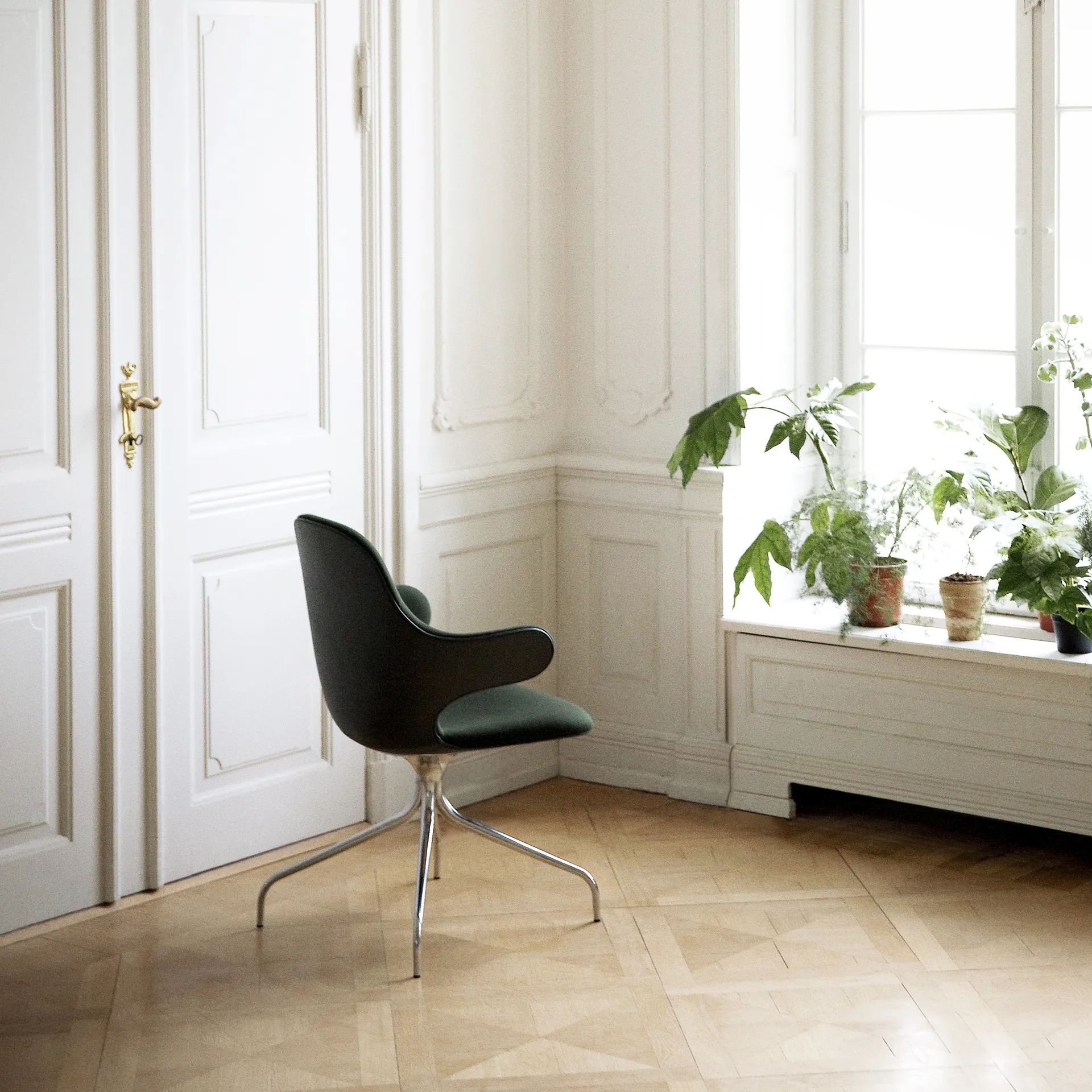 Chaise de bureau Catch JH2, Tissu remix 242 beige/grey, structure tournante black &Tradition