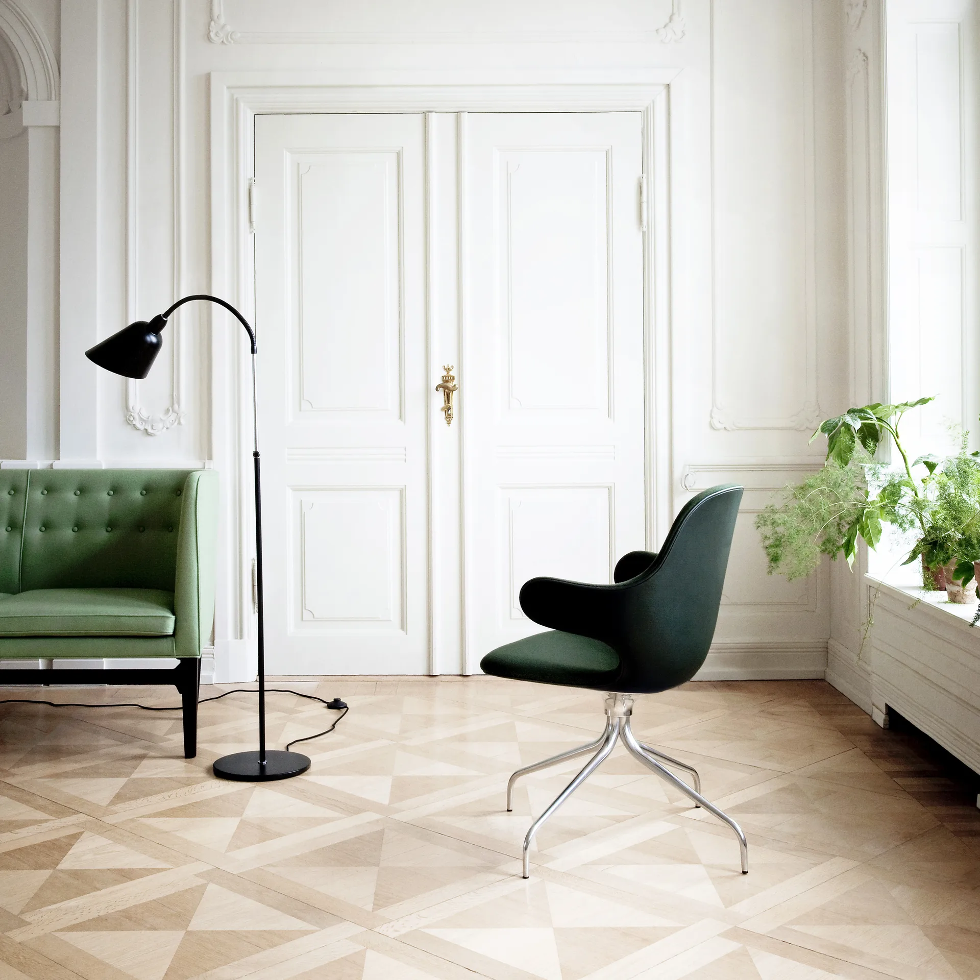 Chaise de bureau Catch JH2, Tissu remix 242 beige/grey, structure tournante black &Tradition