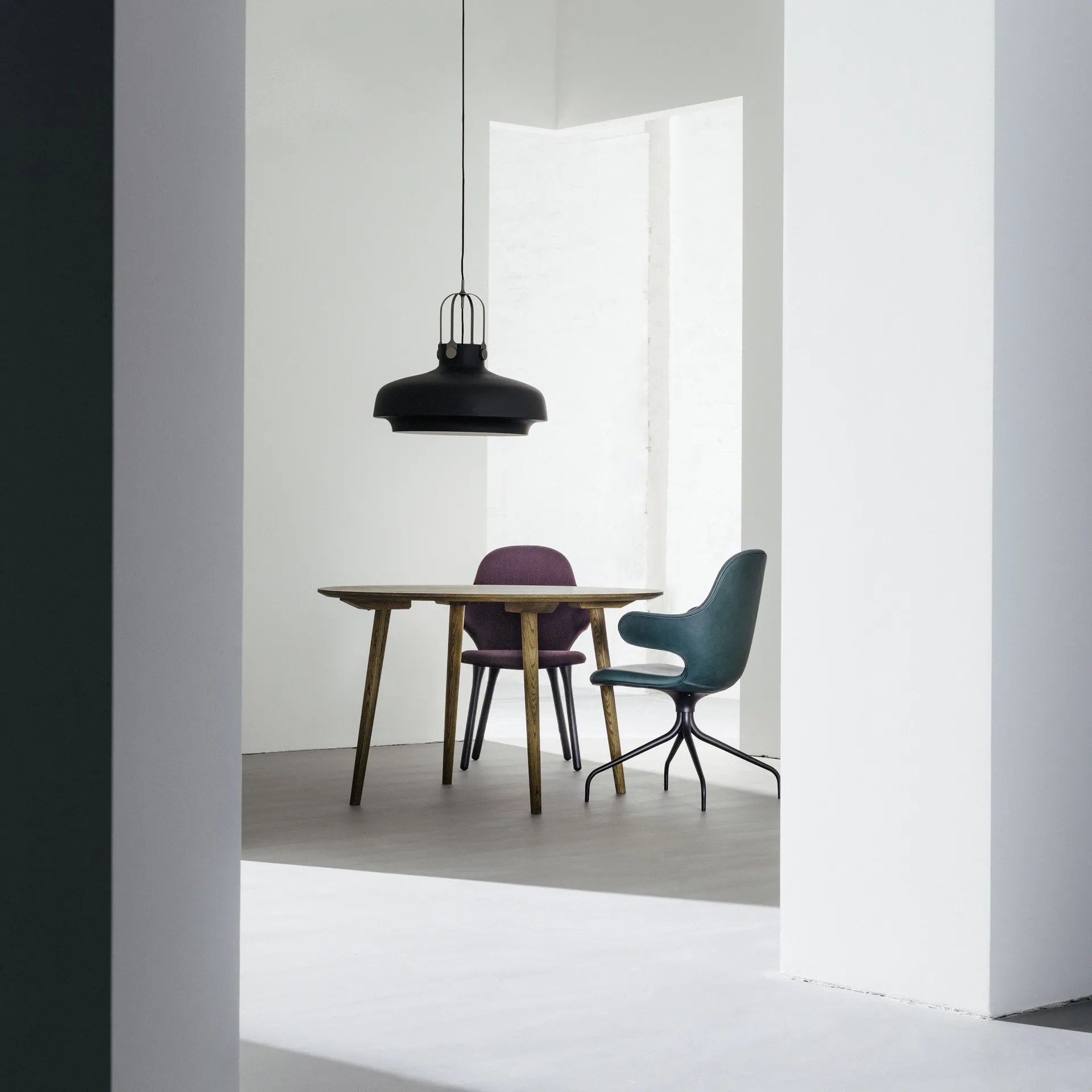 Chaise de bureau Catch JH2, Tissu remix 242 beige/grey, structure tournante black &Tradition