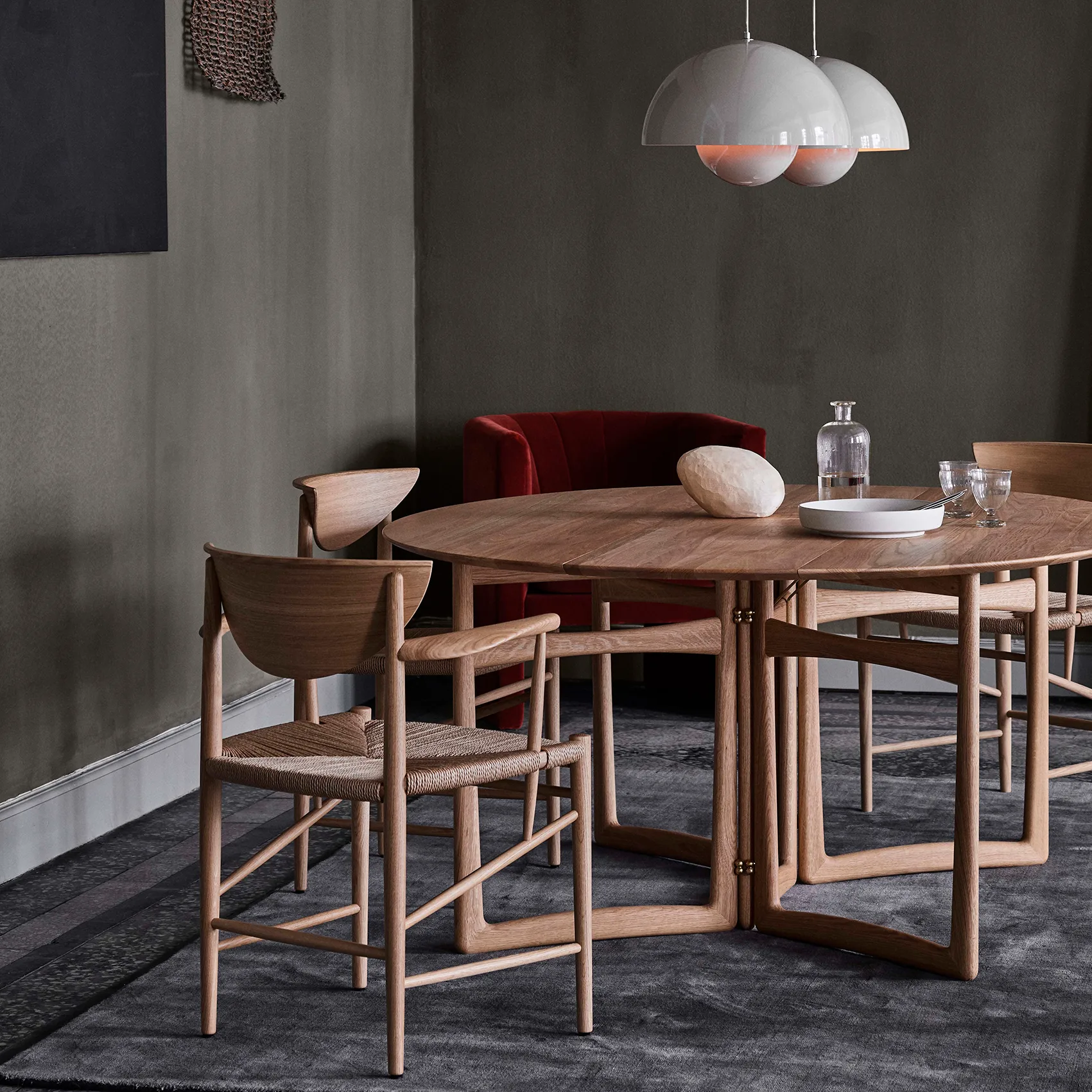 Chaise Drawn HM4 avec accoudoirs, Noyer &Tradition