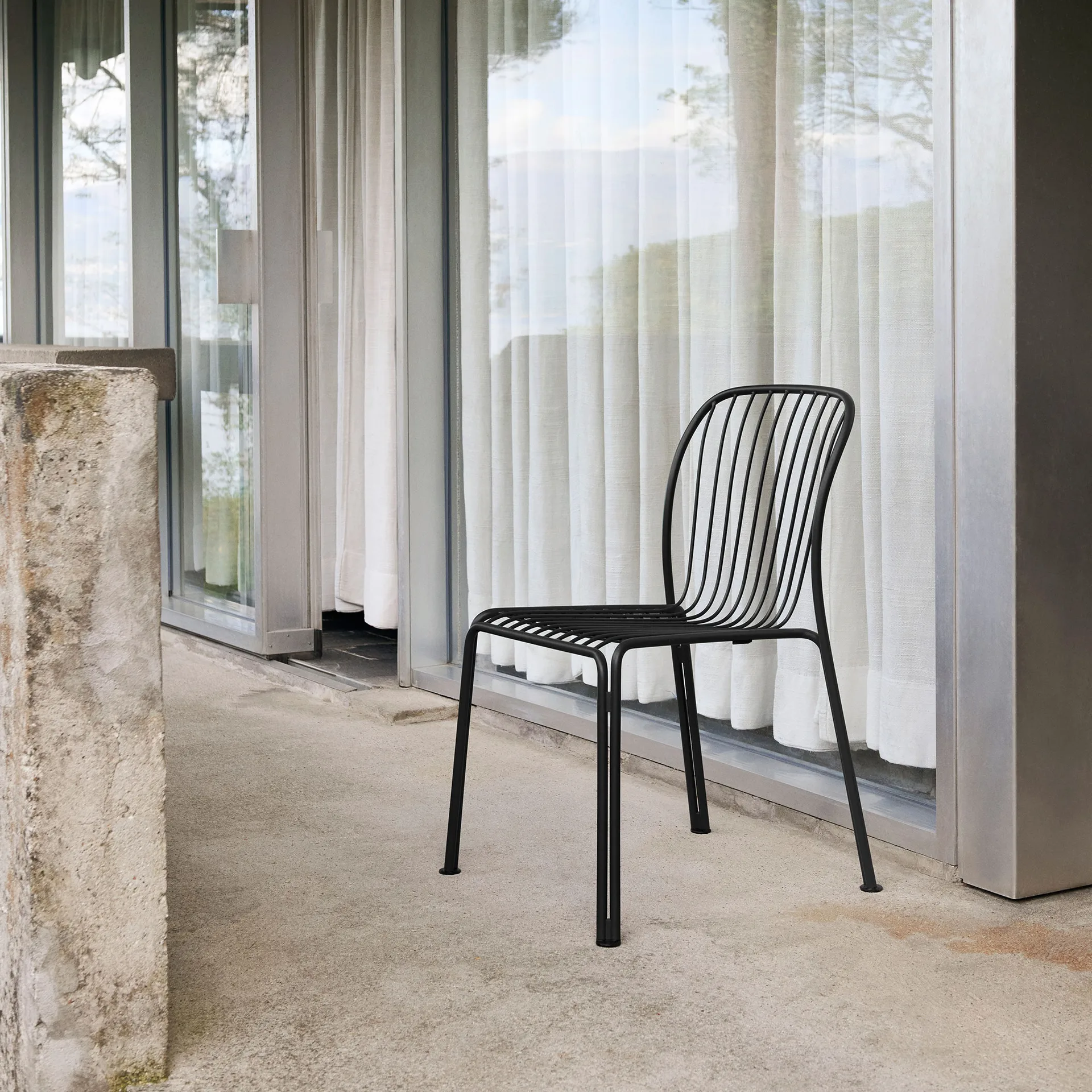 Chaise Thorvald SC94, Warm black &Tradition