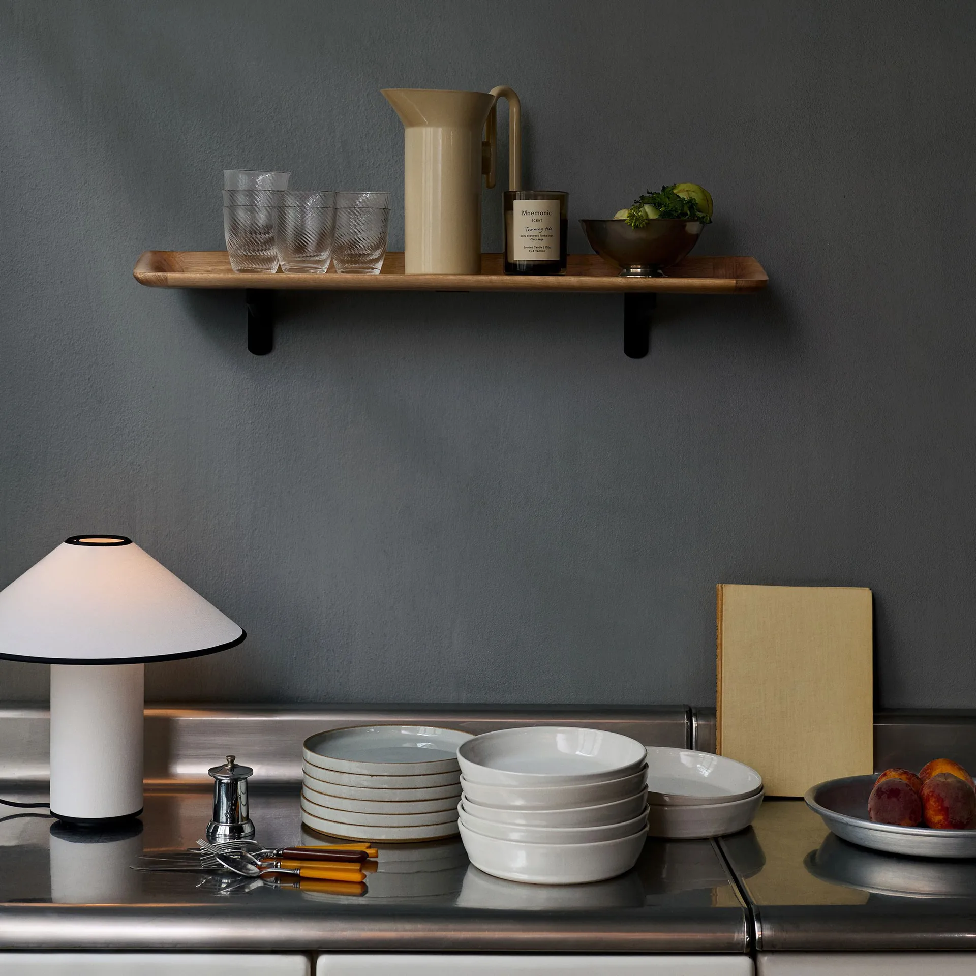 Étagère Guild HM14 75 cm, Solid lacquered oak &Tradition