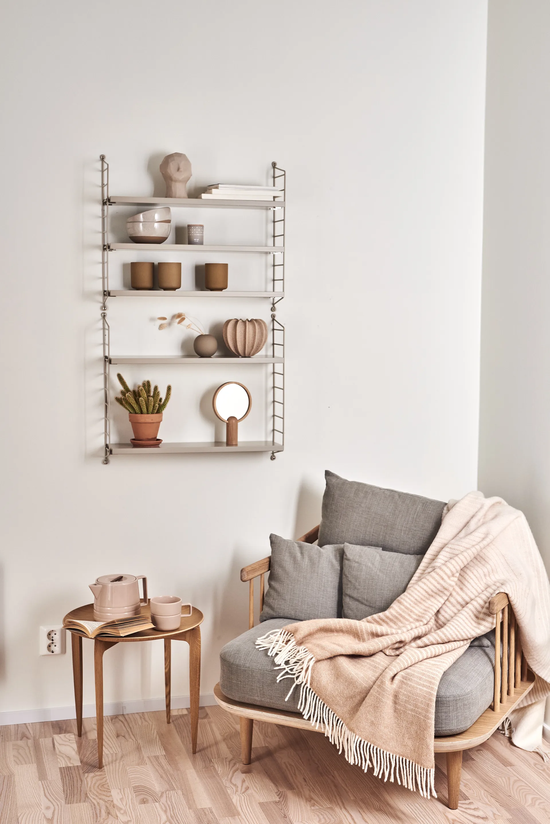 Fauteuil Fly SC1, chêne huilé clair + tissu beige &Tradition