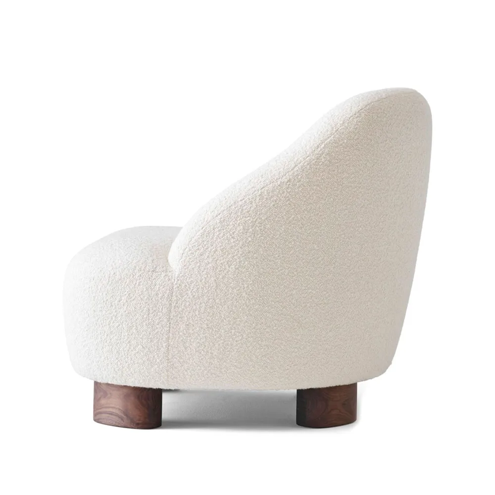 Fauteuil Margas LC1, Karakorum 001 blanc-pieds en noyer &Tradition
