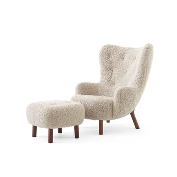 Fauteuil Petra VB3 High incl. pouf ATD1 - Noix de Grenoble huilée-Sheepskin Moonlight - &Tradition