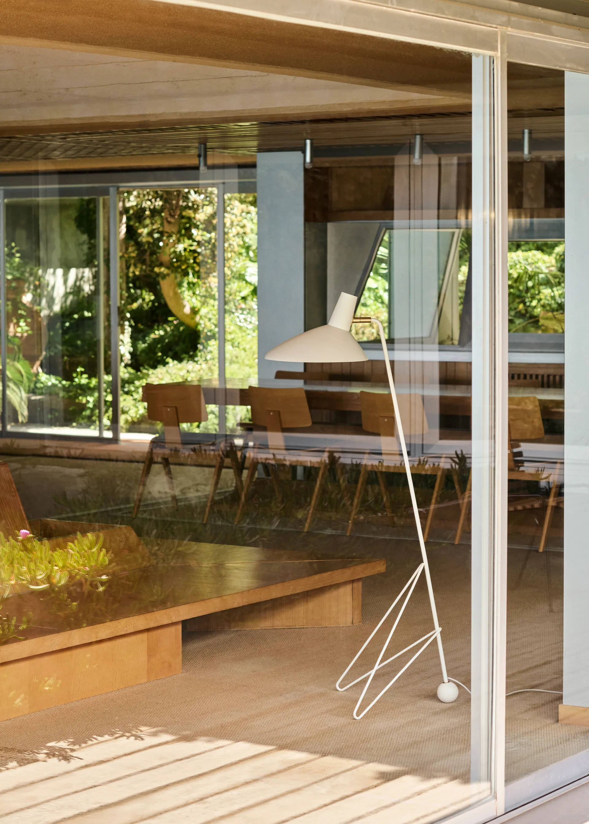 Lampadaire tripode HM8, Matt white &Tradition