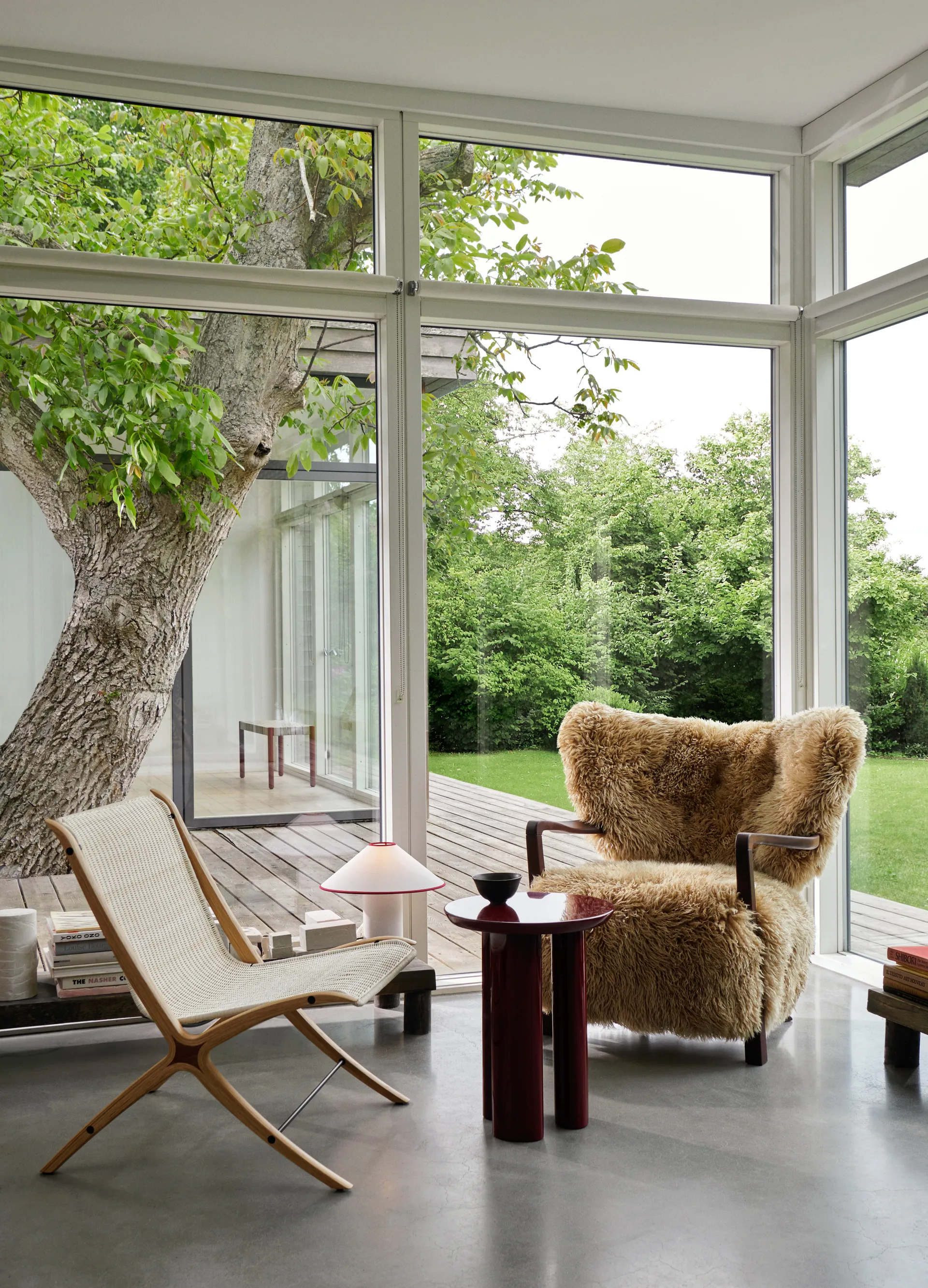 Lampe de table Colette ATD6, blanc et merlot &Tradition