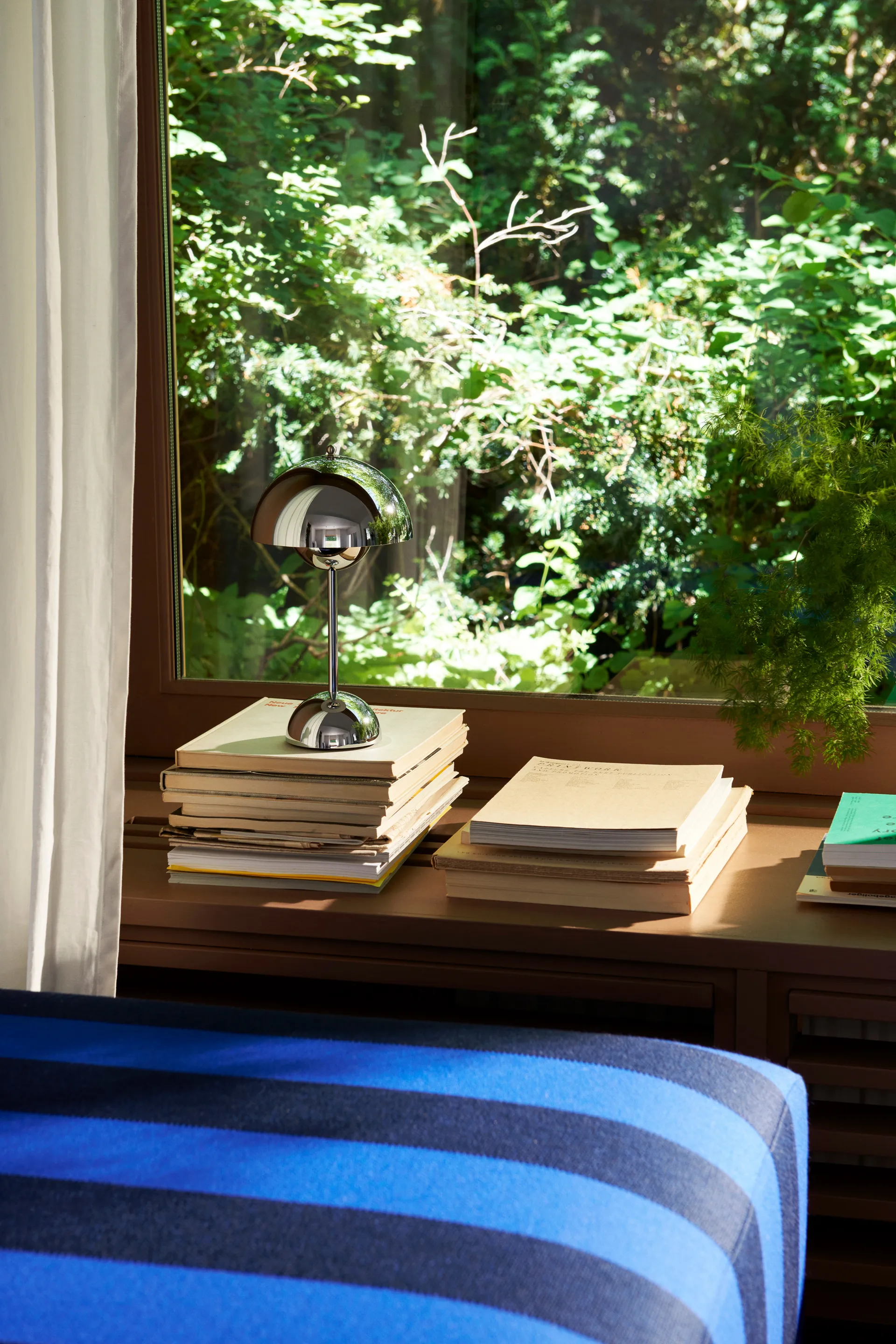 Lampe de table Flowerpot portable VP9, Chrome &Tradition