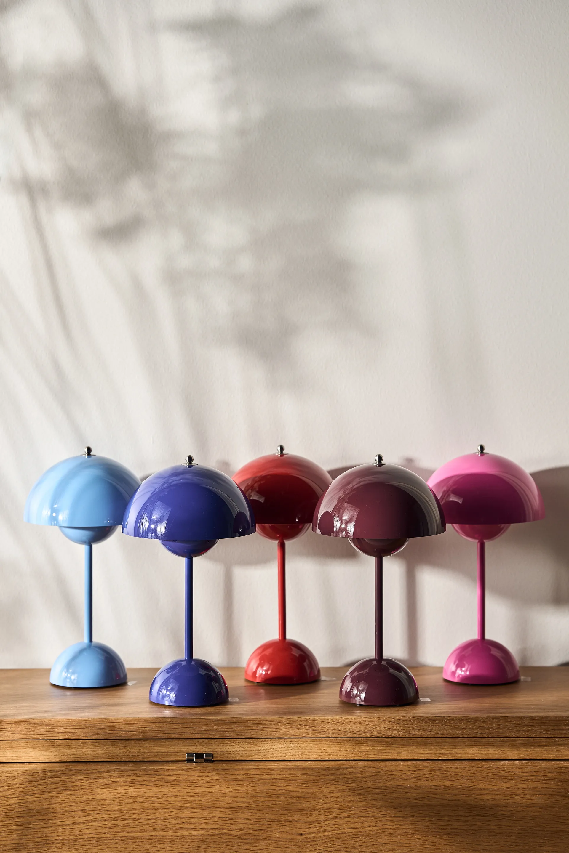 Lampe de table Flowerpot portable VP9, Cobalt blue &Tradition