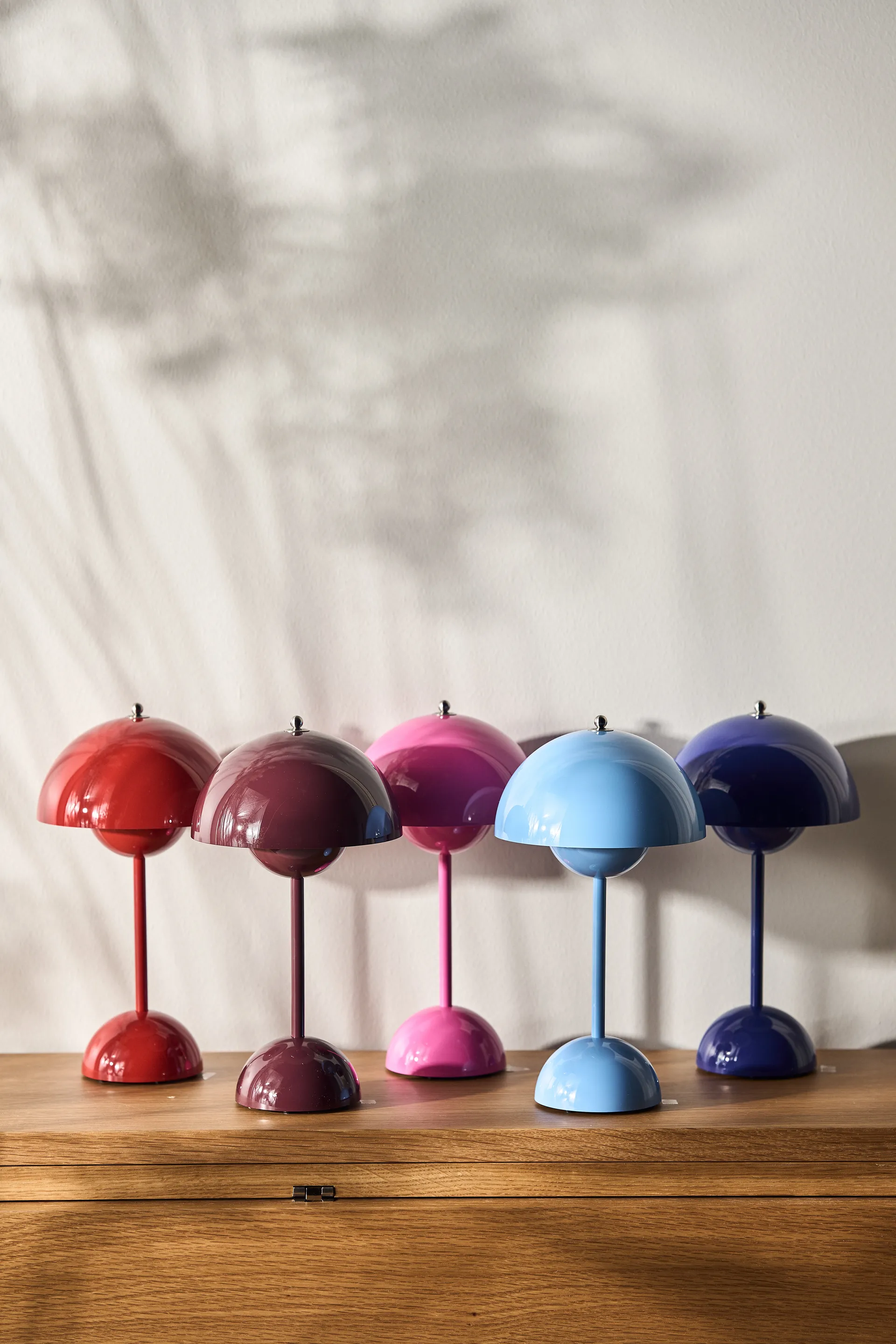 Lampe de table Flowerpot portable VP9, Dark plum &Tradition