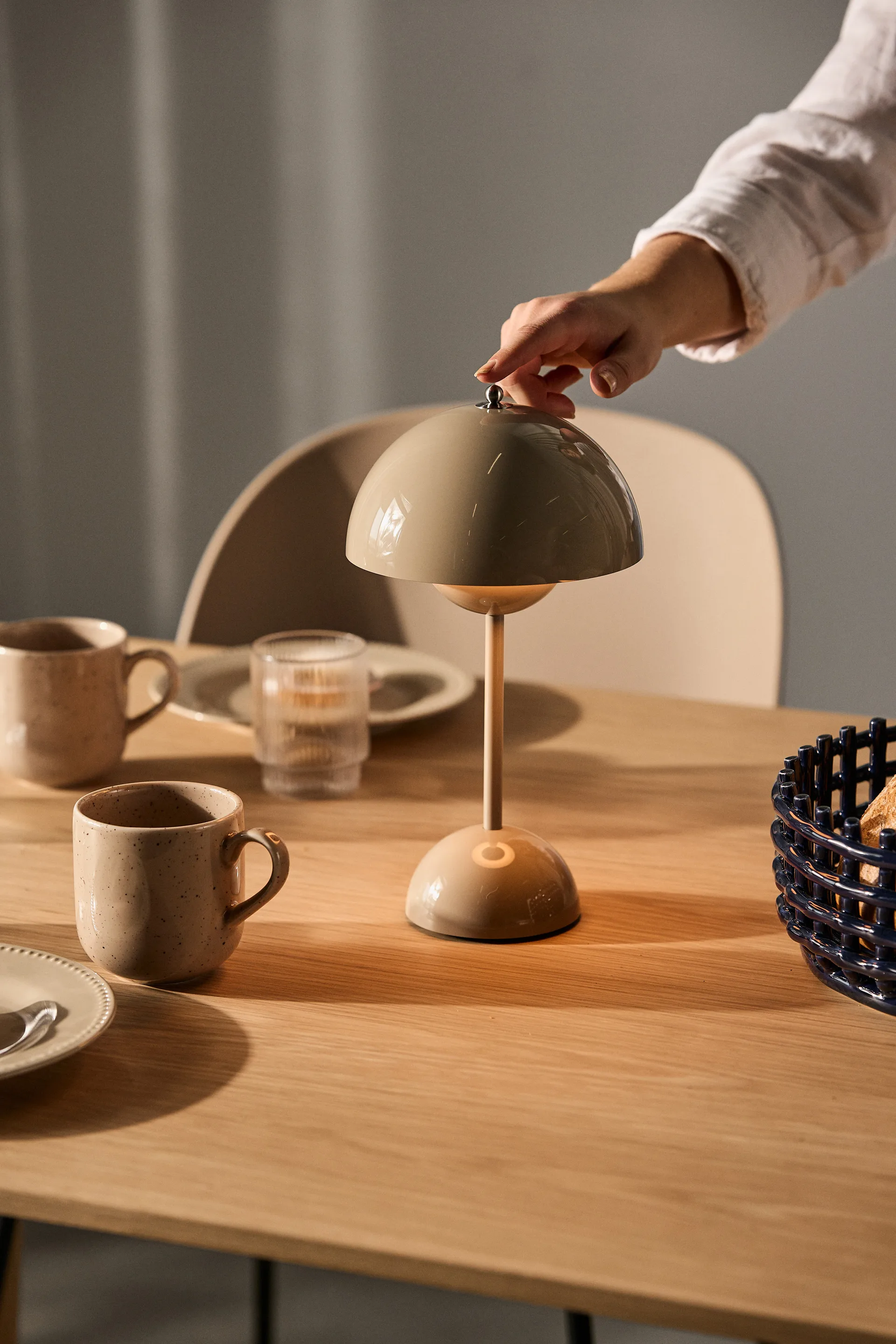 Lampe de table Flowerpot portable VP9, Grey beige &Tradition