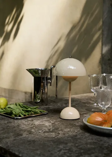 Lampe de table Flowerpot portable VP9 - Ivory - &Tradition