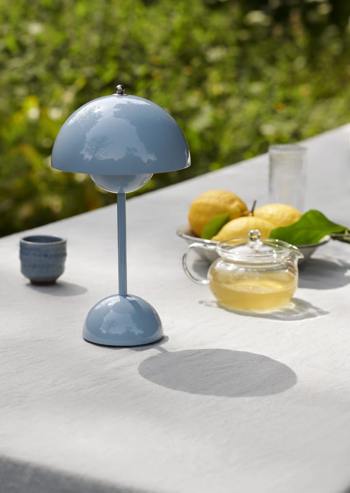 Lampe de table Flowerpot portable VP9, Light blue &Tradition