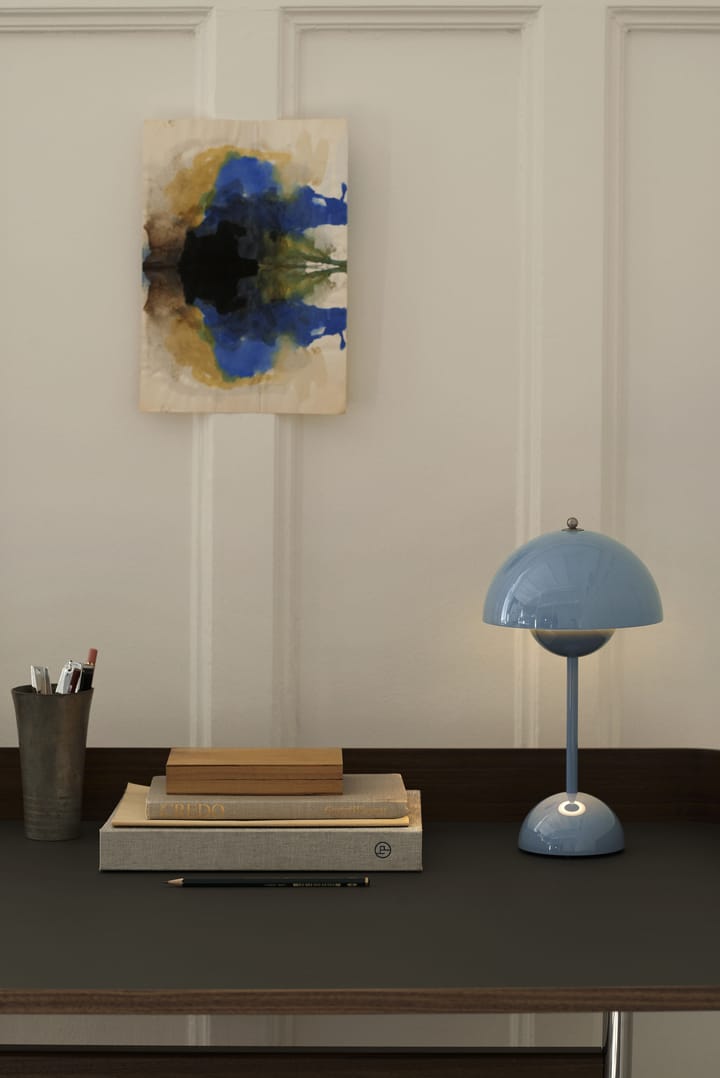 Lampe de table Flowerpot portable VP9, Light blue &Tradition