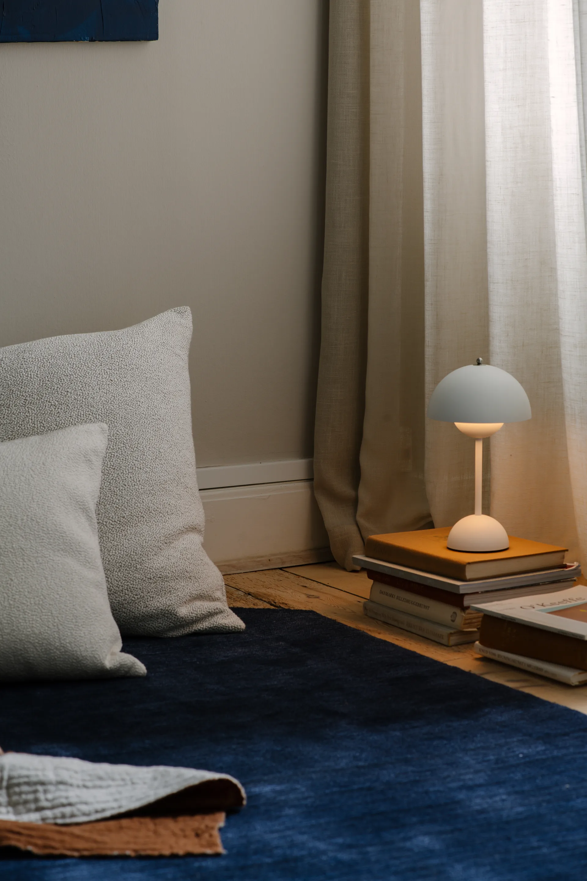 Lampe de table Flowerpot portable VP9, Matt white &Tradition