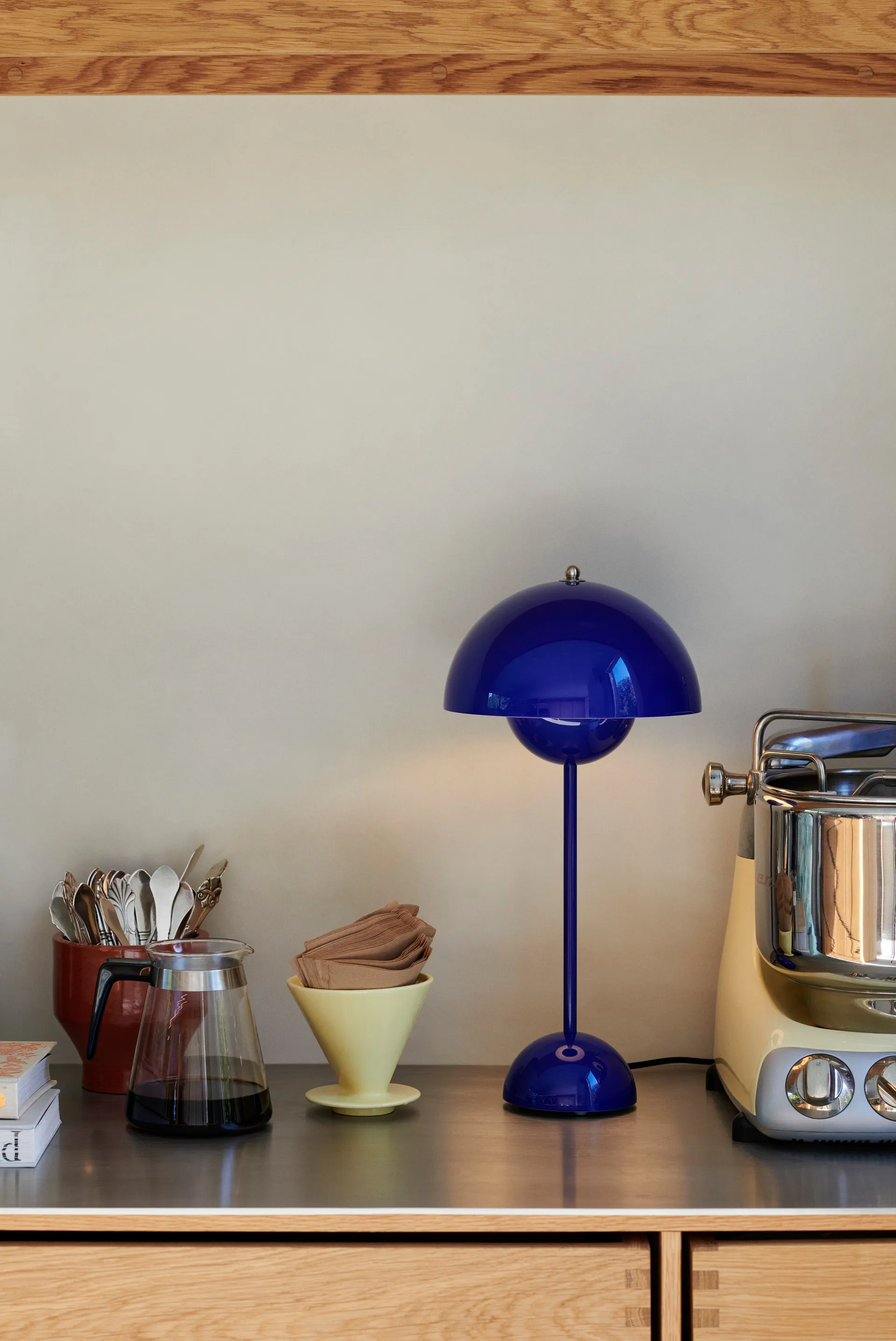 Lampe de table FlowerPot VP3, Cobalt blue &Tradition