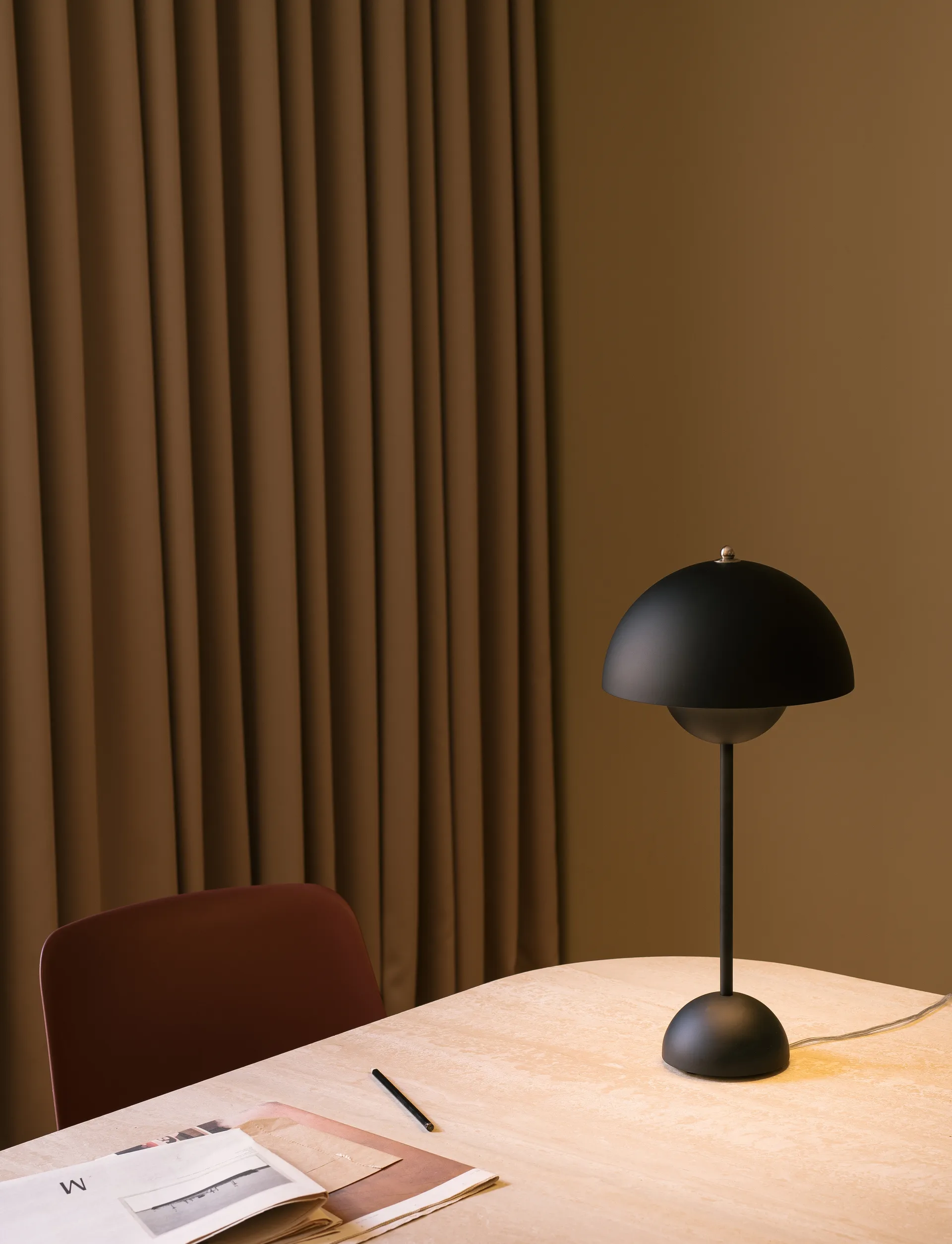 Lampe de table FlowerPot VP3, noir mate &Tradition