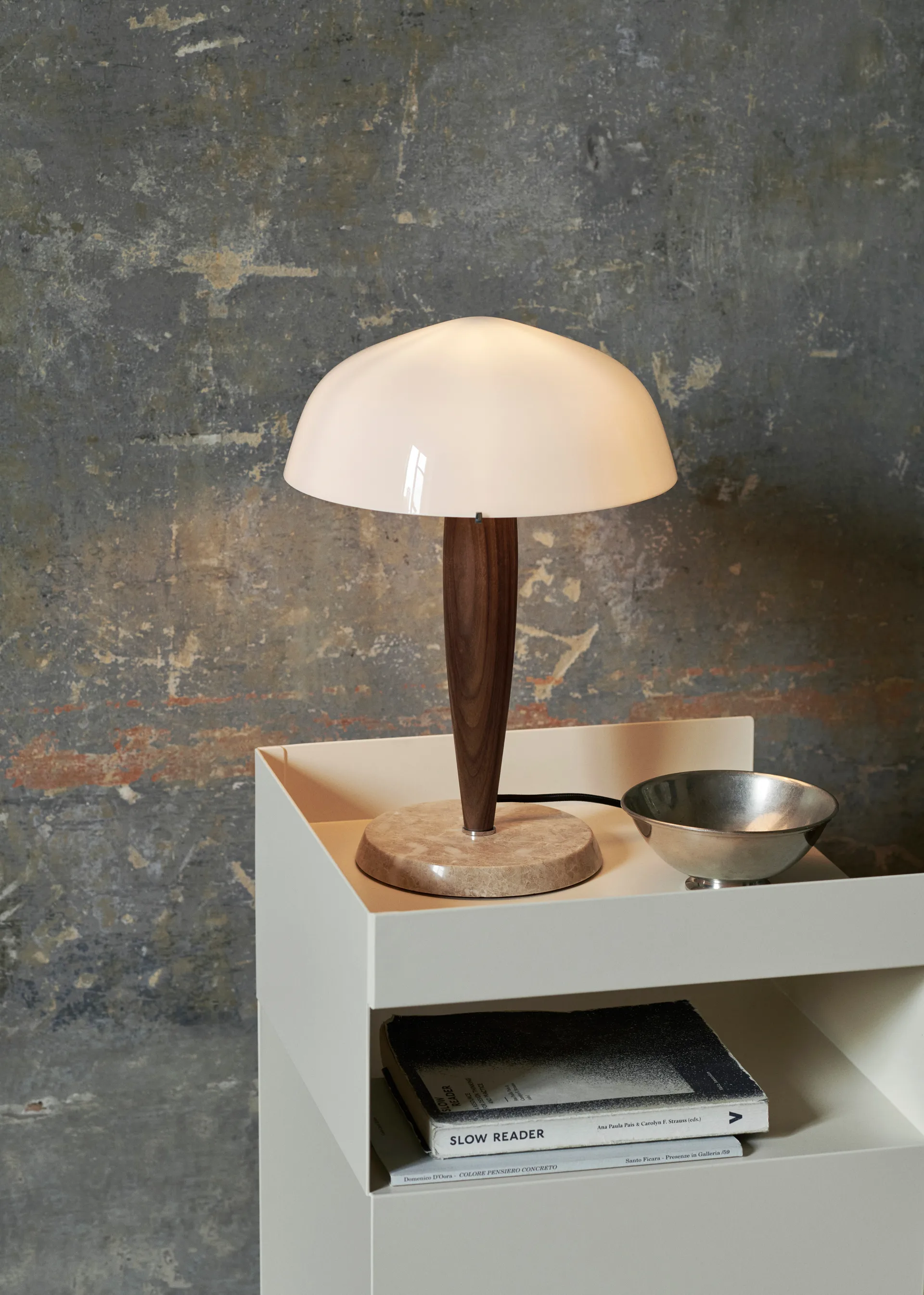 Lampe de table Herman SHY3, noix et marbre crème, cordon textile &Tradition