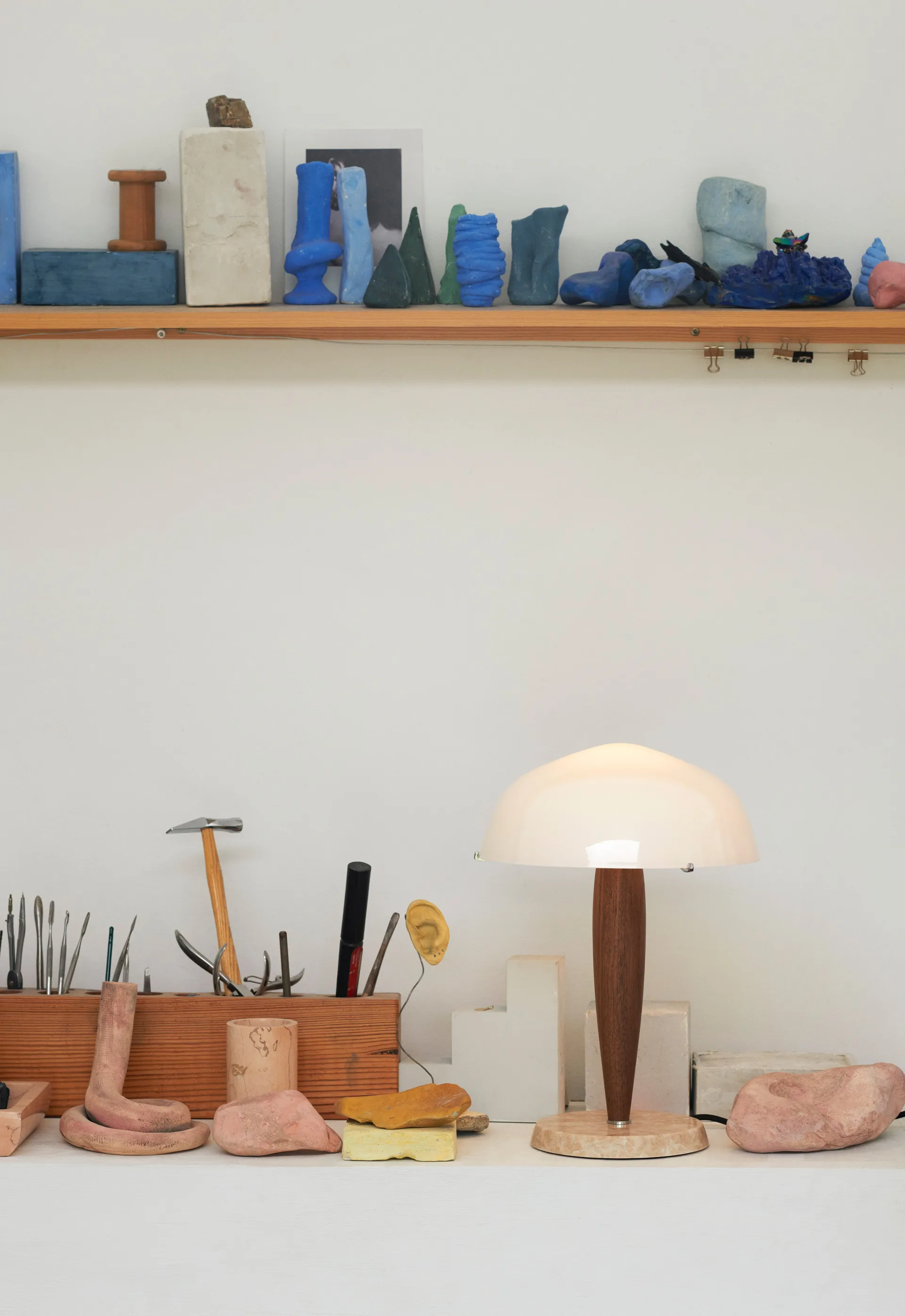 Lampe de table Herman SHY3, noix et marbre crème, cordon textile &Tradition