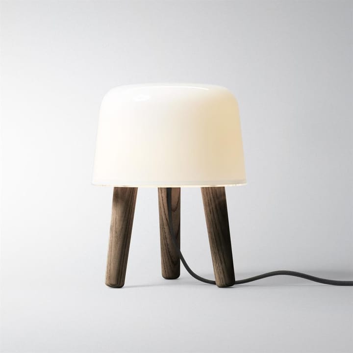 Lampe de table Milk, pieds marrons &Tradition