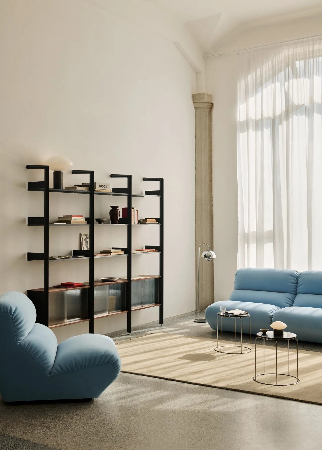 Lampe de table Mist AP17 Ø37 cm, Grigio Caldo-opal glass &Tradition