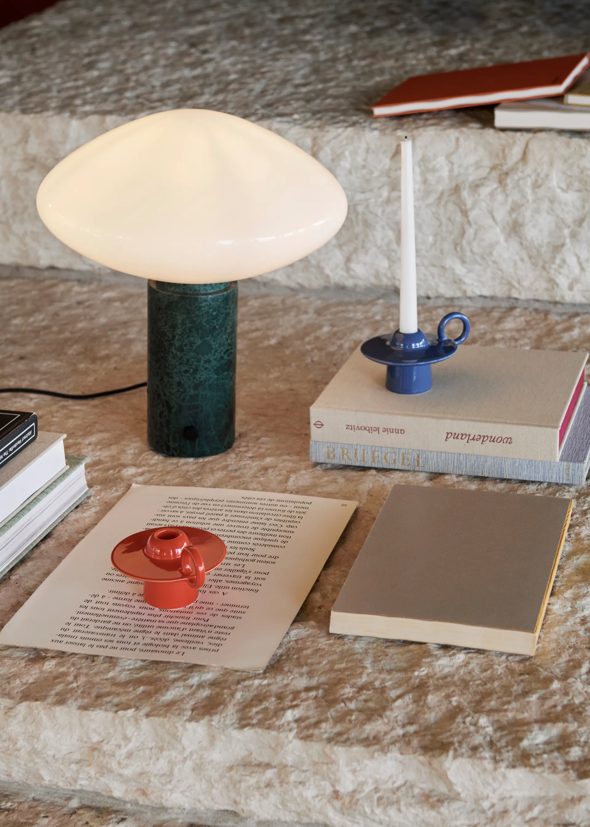 Lampe de table Mist AP17 Ø37 cm, Matt White & Guatemala Verde &Tradition