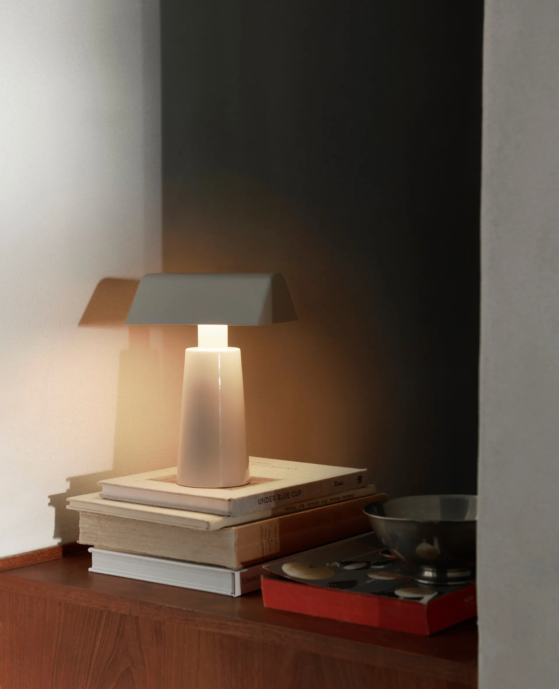 Lampe de table portable Caret MF1, Silk grey &Tradition