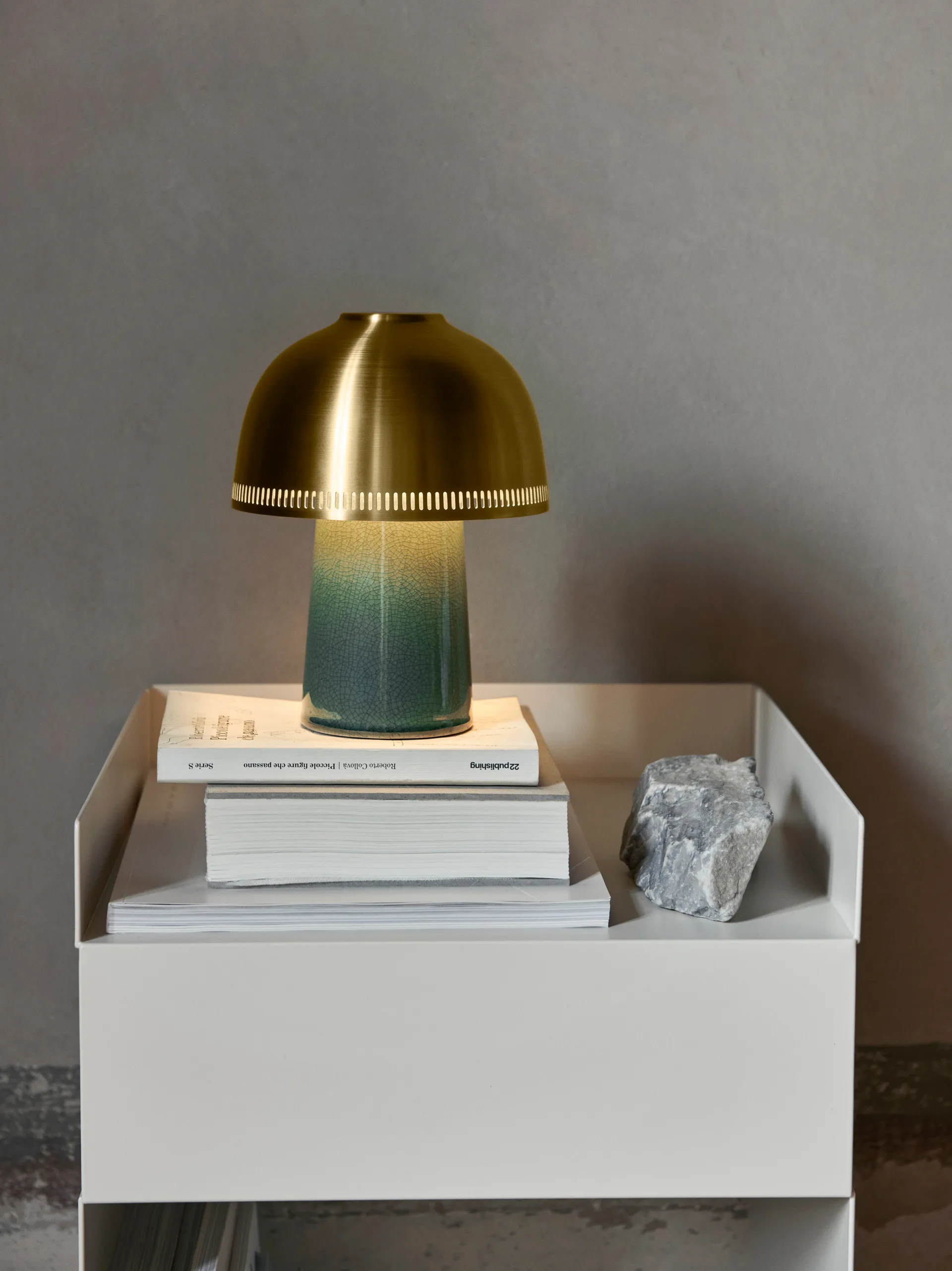 Lampe de table Raku SH8, Vert bleu et laiton &Tradition