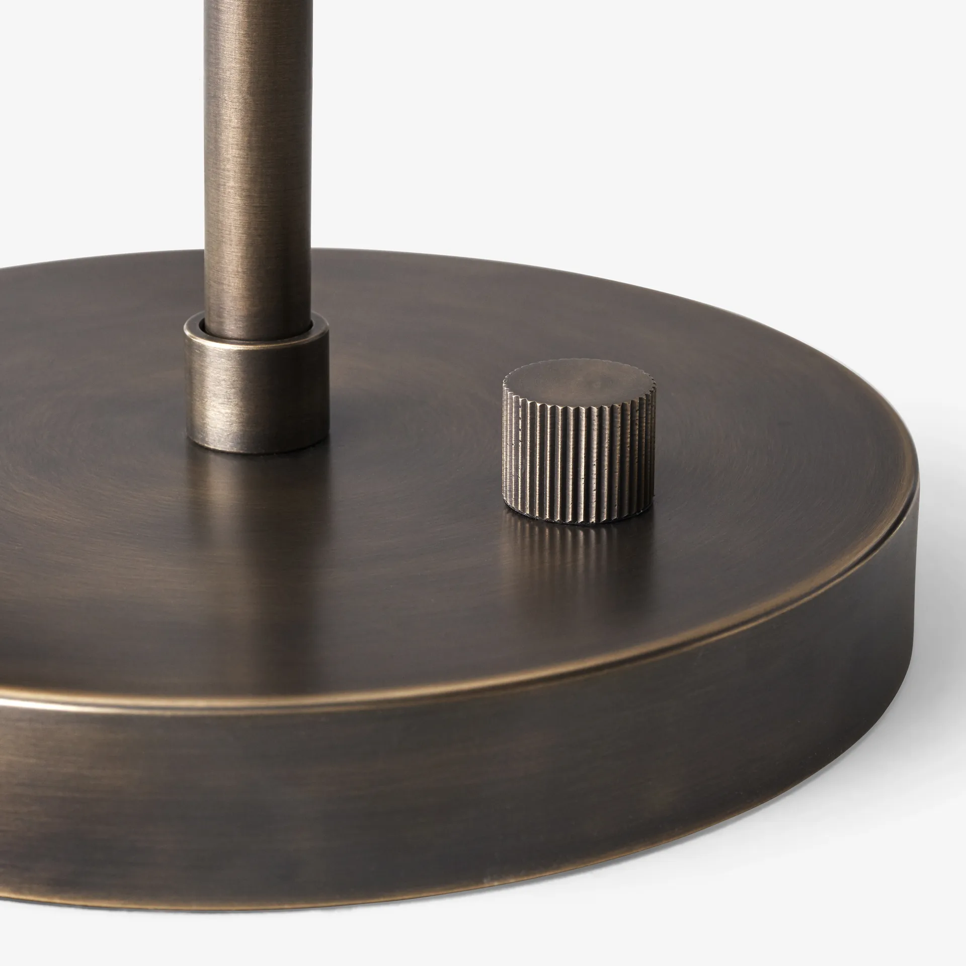 Lampe de table SC13 Copenhagen, verre opale-laiton &Tradition